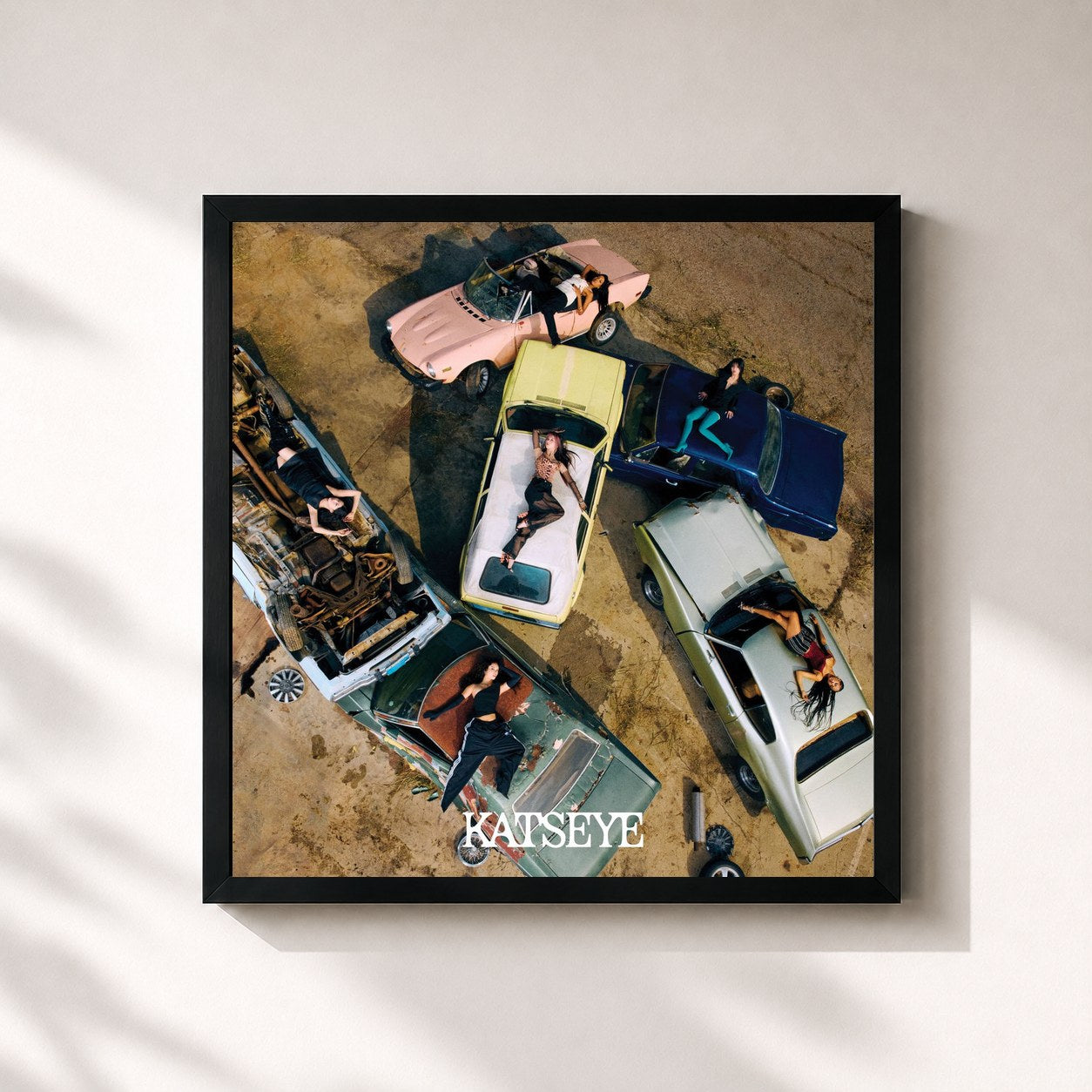 #noir Tableau carré de l'album BEAUTIFUL CHAOS: The Remixes de KATSEYE, cadre noir 32x32 cm