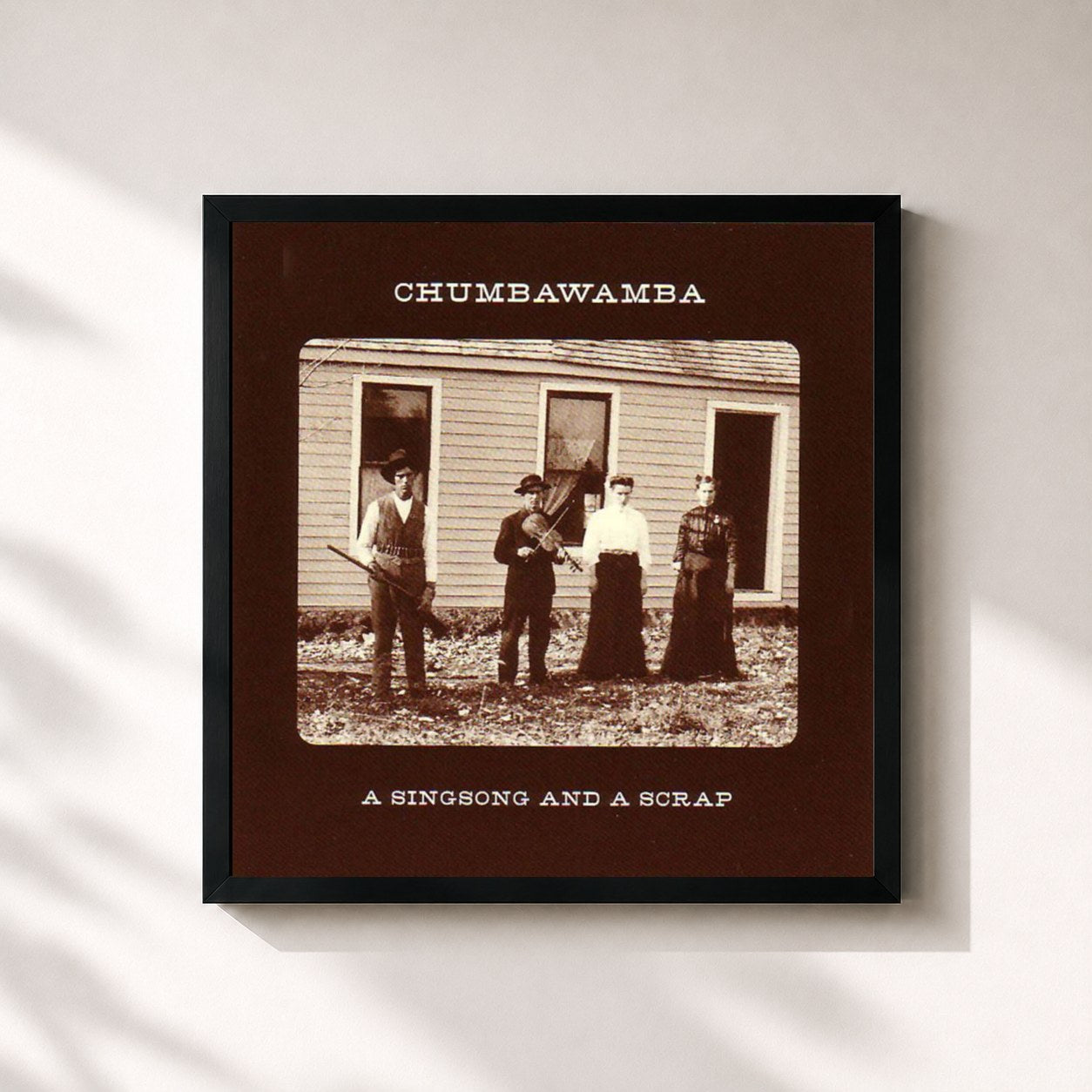 #noir Tableau carré de l'album A Singsong And A Scrap de Chumbawamba, cadre noir 32x32 cm