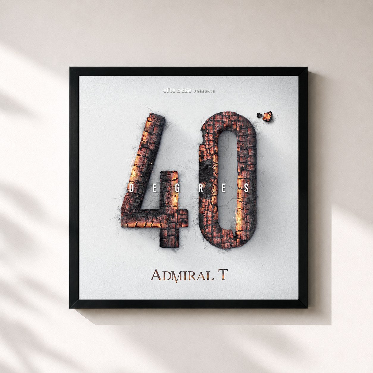 #noir Tableau carré de l'album 40 Degrés de Admiral T, cadre noir 32x32 cm