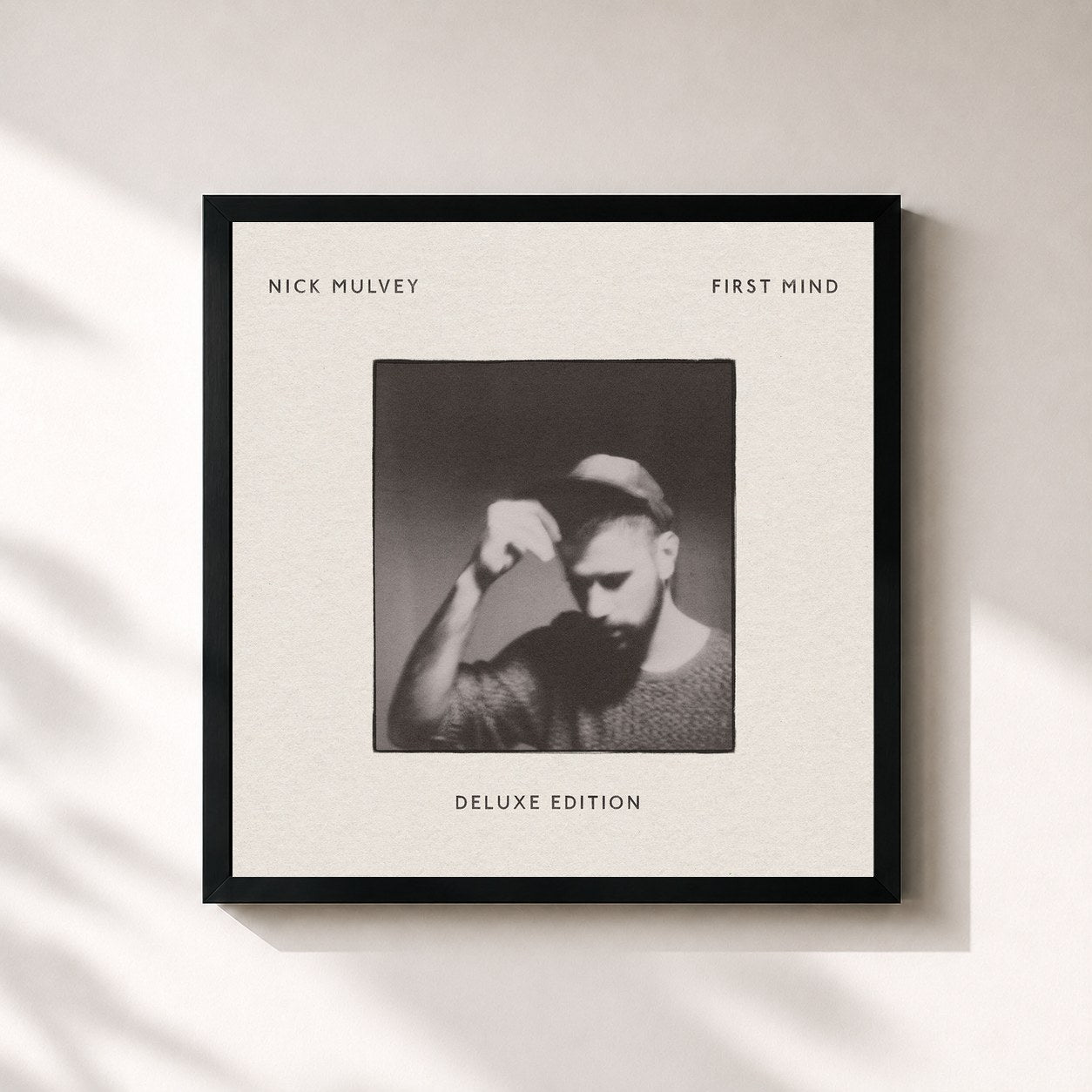 #noir Tableau carré de l'album First Mind (Deluxe Edition) de Nick Mulvey, cadre noir 32x32 cm