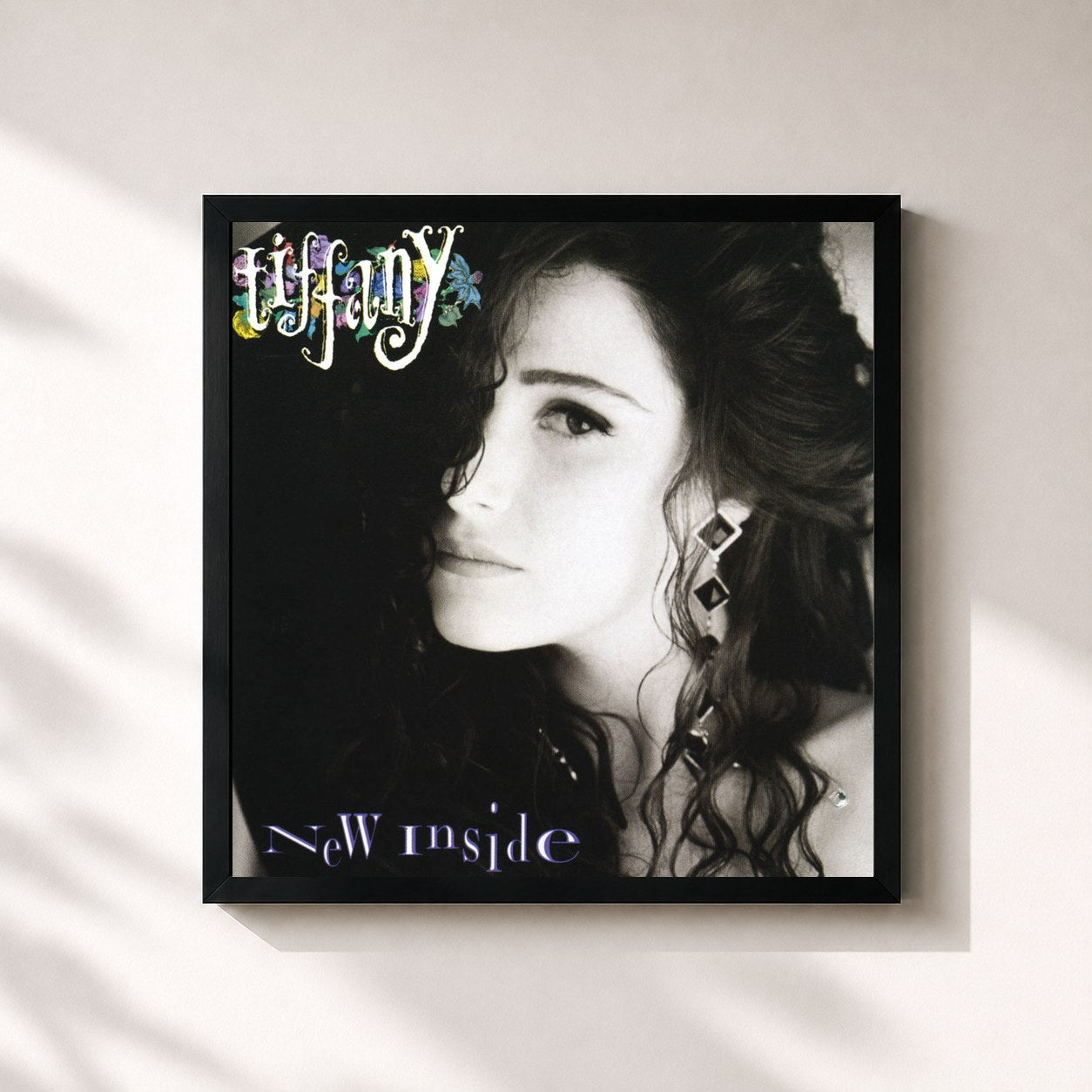 #noir Tableau carré de l'album New Inside de Tiffany, cadre noir 32x32 cm