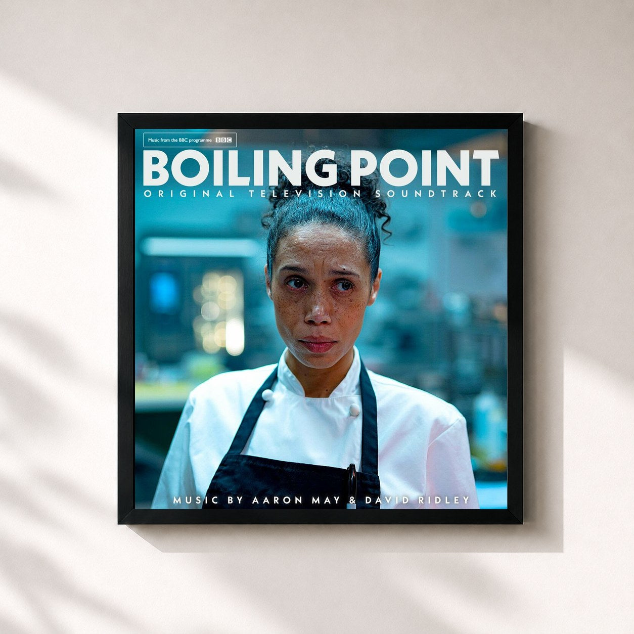#noir Tableau carré de l'album Boiling Point (Original Television Soundtrack) de Aaron May, cadre noir 32x32 cm
