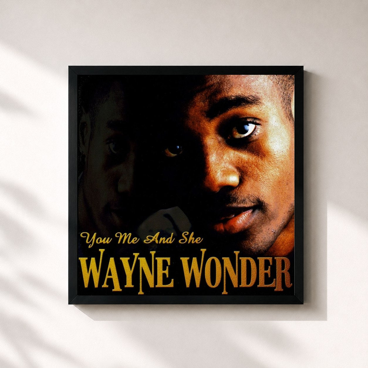 #noir Tableau carré de l'album You, Me And She de Wayne Wonder, cadre noir 32x32 cm