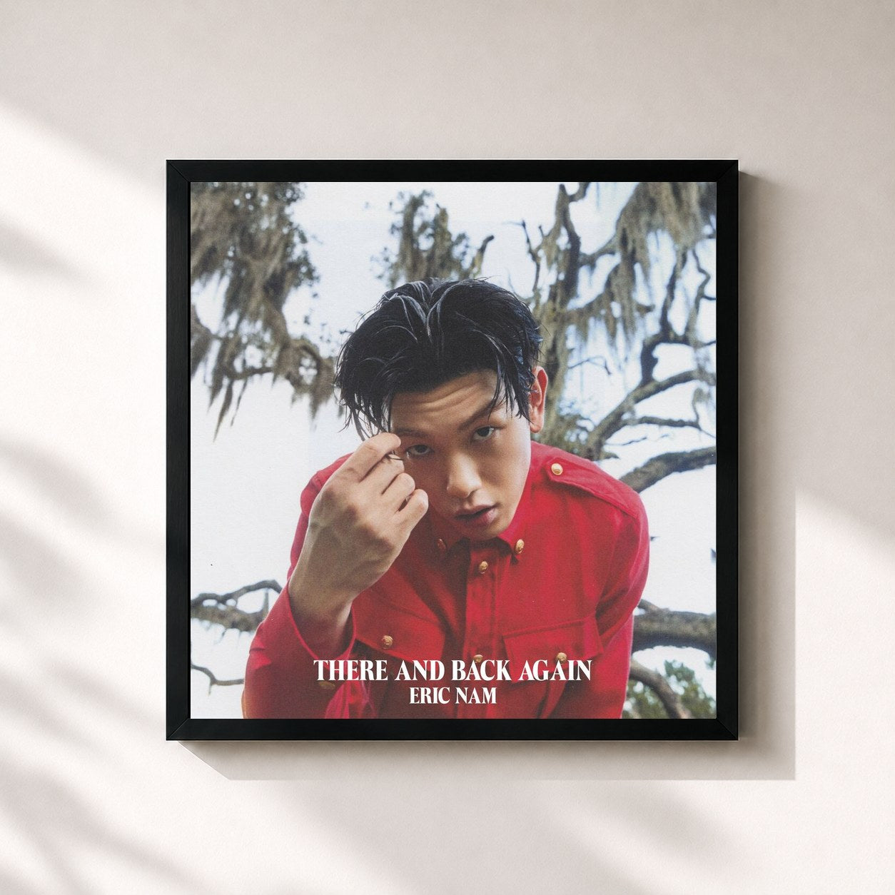 #noir Tableau carré de l'album There And Back Again de Eric Nam, cadre noir 32x32 cm