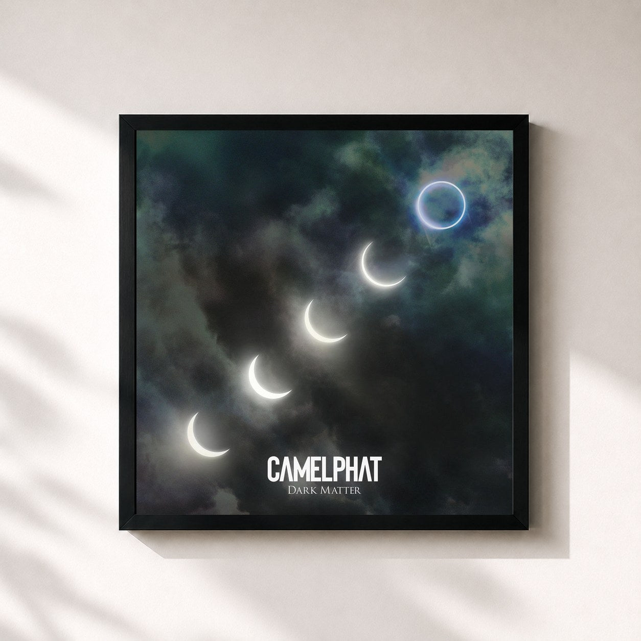 #noir Tableau carré de l'album Dark Matter de CamelPhat, cadre noir 32x32 cm