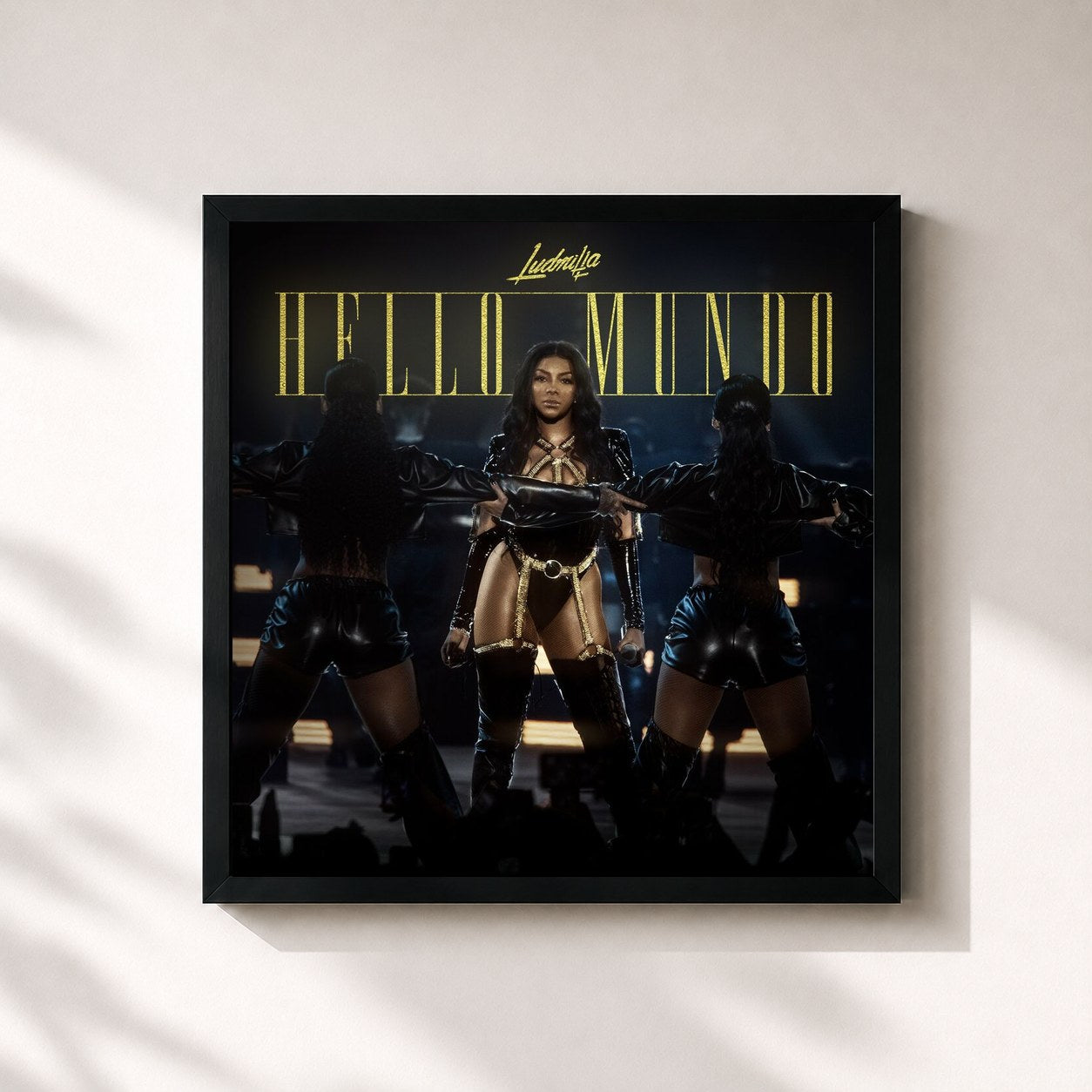 #noir Tableau carré de l'album Hello mundo de LUDMILLA, cadre noir 32x32 cm