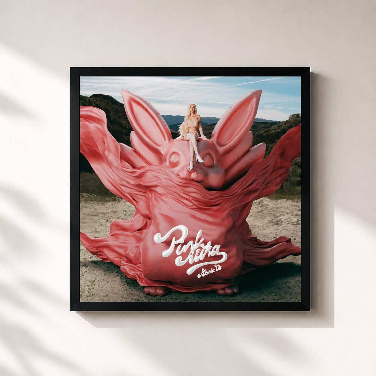 #noir Tableau carré de l'album Pink Aura de Kenia Os, cadre noir 32x32 cm