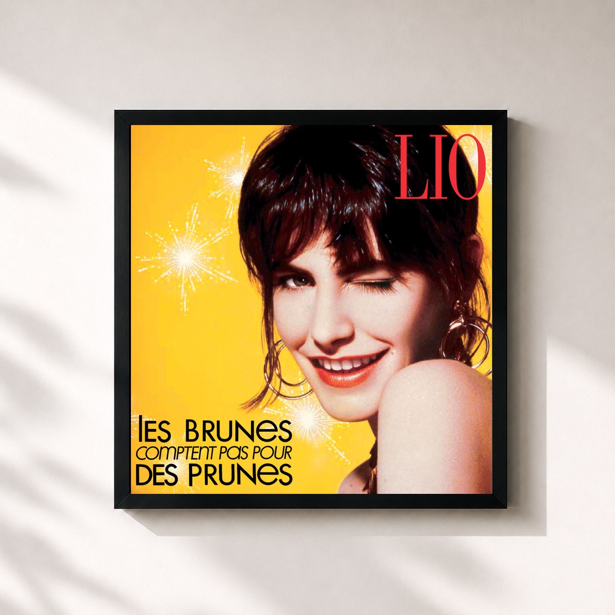 #noir Tableau carré de l'album Les brunes comptent pas pour des prunes de Lio, cadre noir 32x32 cm