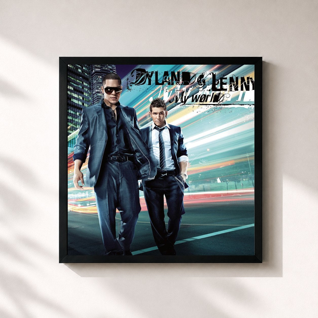 #noir Tableau carré de l'album My World de Dyland & Lenny, cadre noir 32x32 cm