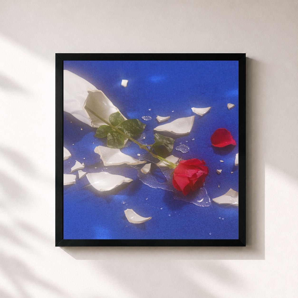 #noir Tableau carré de l'album Bisous de Myth Syzer, cadre noir 32x32 cm