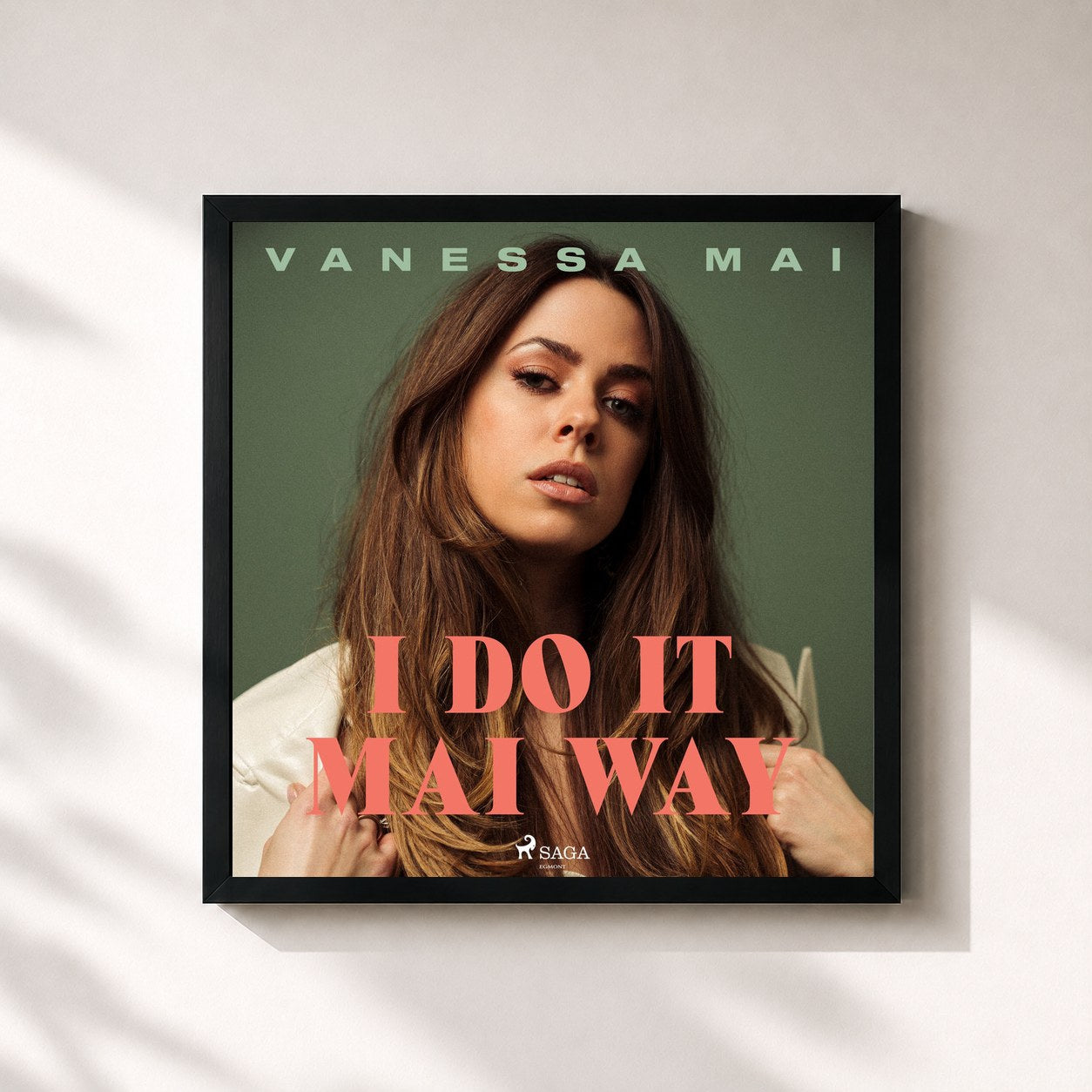 #noir Tableau carré de l'album I Do It Mai Way de Vanessa Mai, cadre noir 32x32 cm