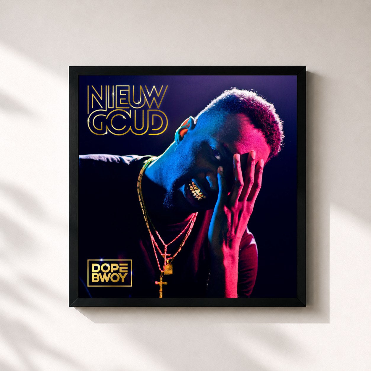 #noir Tableau carré de l'album Nieuw Goud de Dopebwoy, cadre noir 32x32 cm