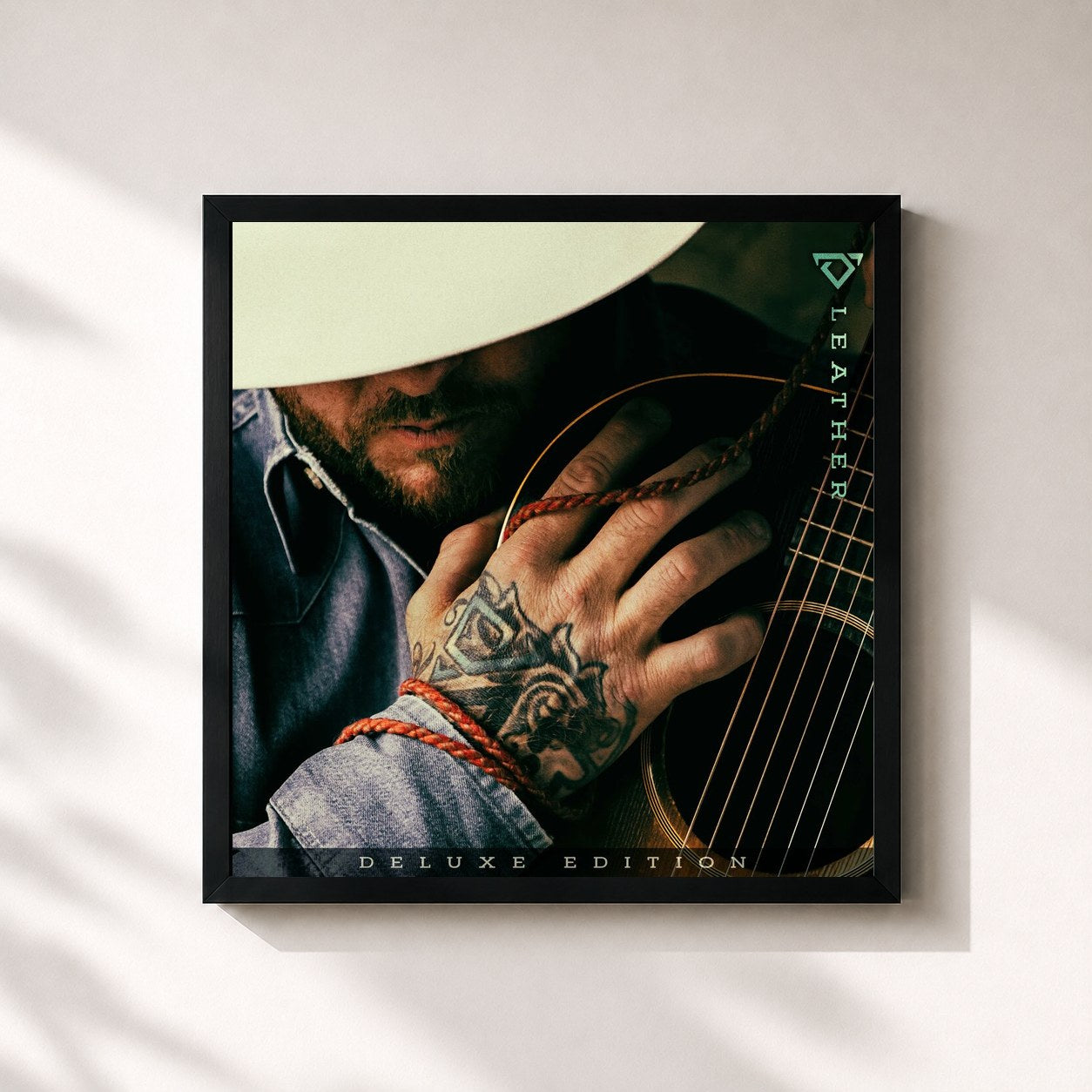 #noir Tableau carré de l'album Leather Deluxe Edition de Cody Johnson, cadre noir 32x32 cm