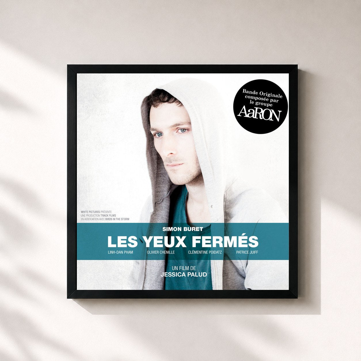 #noir Tableau carré de l'album Les yeux fermés (Bande originale du film) de AaRON, cadre noir 32x32 cm
