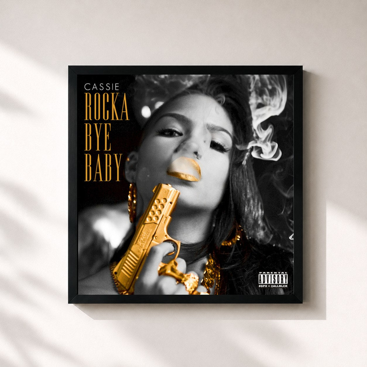 #noir Tableau carré de l'album RockaByeBaby de Cassie, cadre noir 32x32 cm