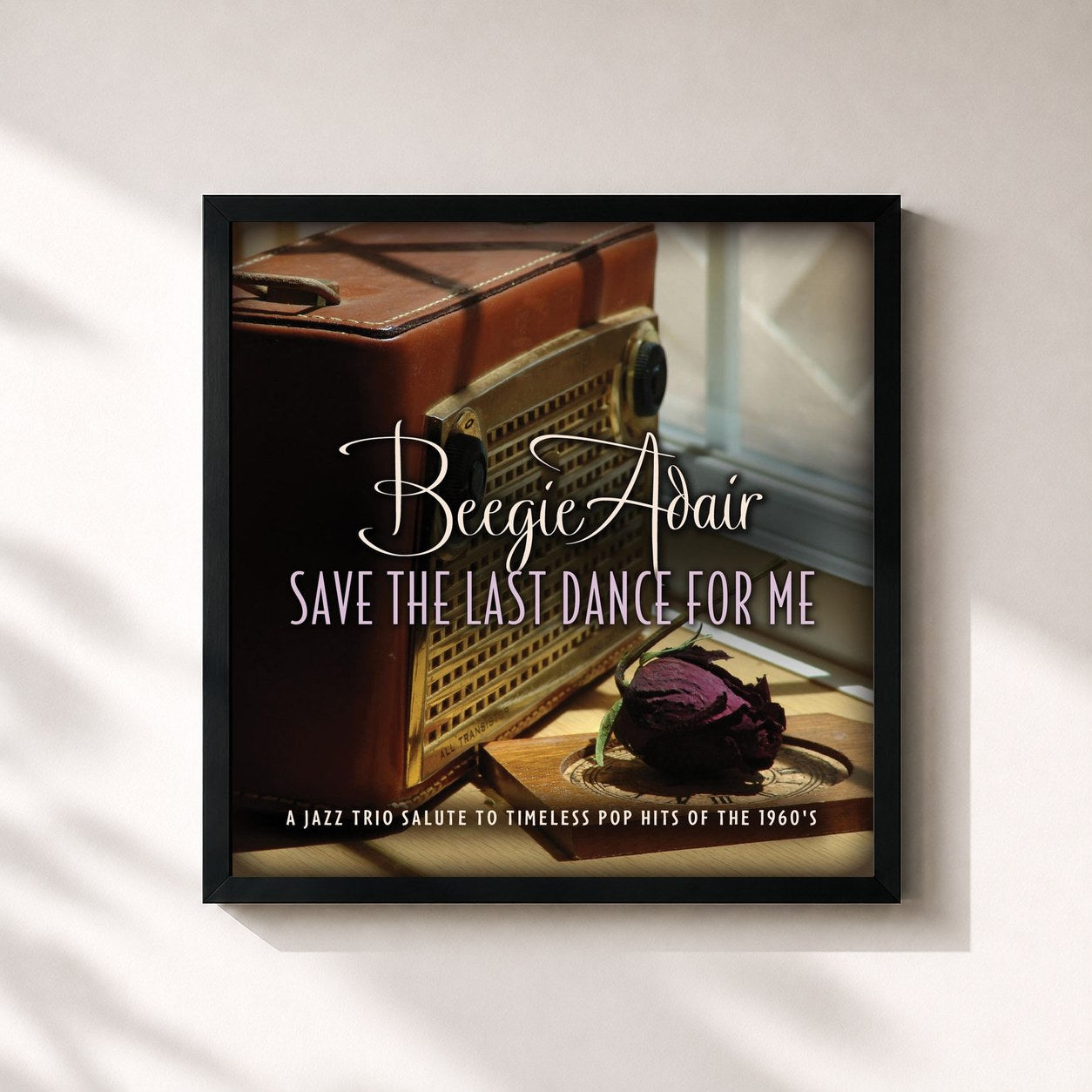 #noir Tableau carré de l'album Save The Last Dance For Me de Beegie Adair, cadre noir 32x32 cm