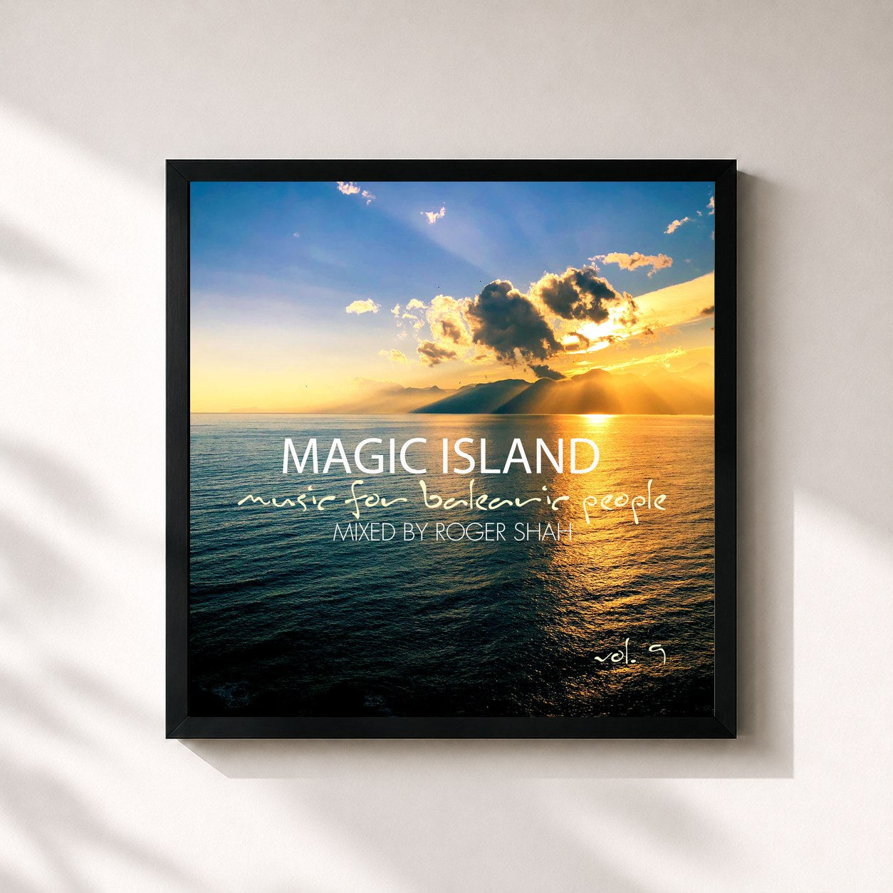 #noir Tableau carré de l'album Magic Island Vol. 9 mixed by Roger Shah de Roger Shah, cadre noir 32x32 cm