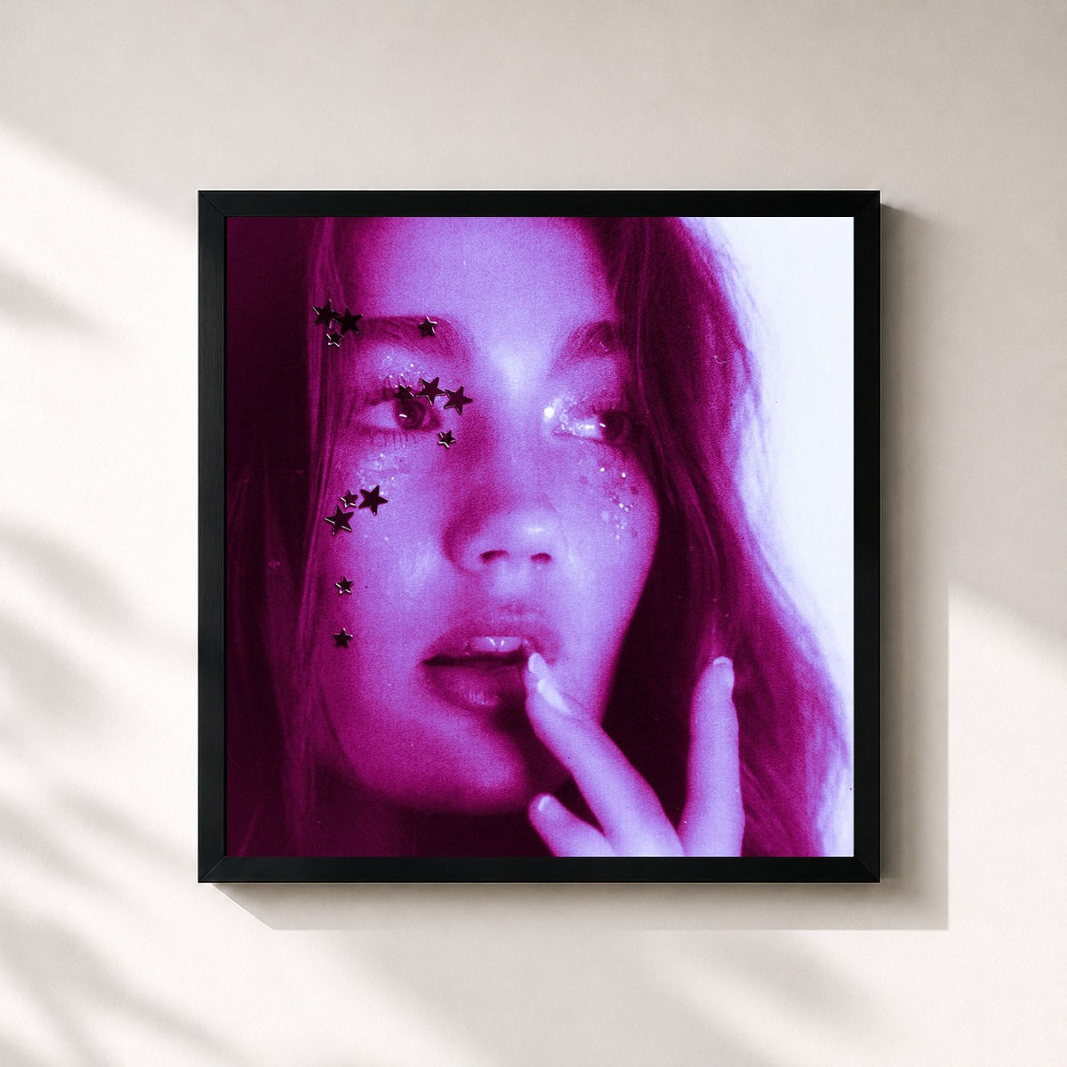 #noir Tableau carré de l'album spilling my guts de Alyssa Grace, cadre noir 32x32 cm