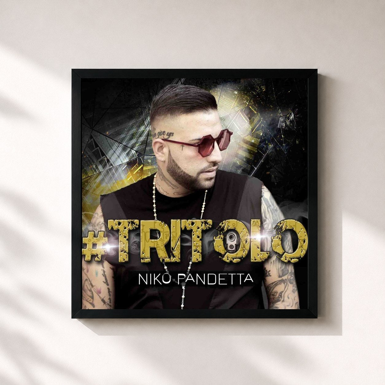 #noir Tableau carré de l'album #Tritolo de Niko Pandetta, cadre noir 32x32 cm