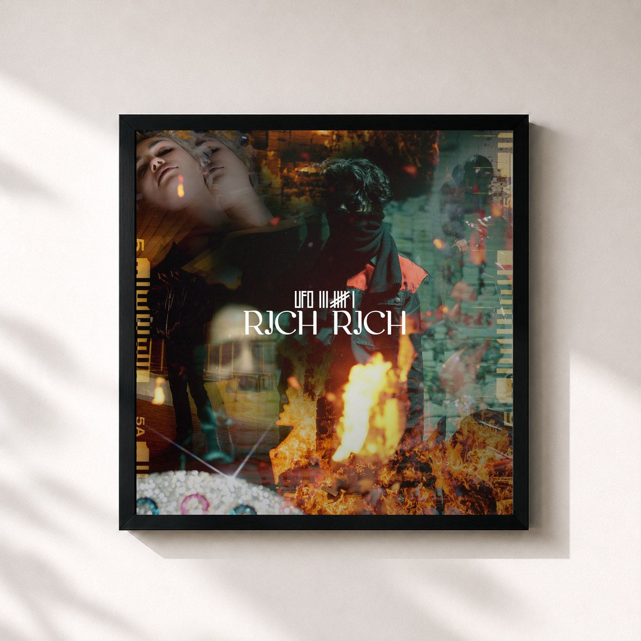 #noir Tableau carré de l'album Rich Rich de Ufo361, cadre noir 32x32 cm