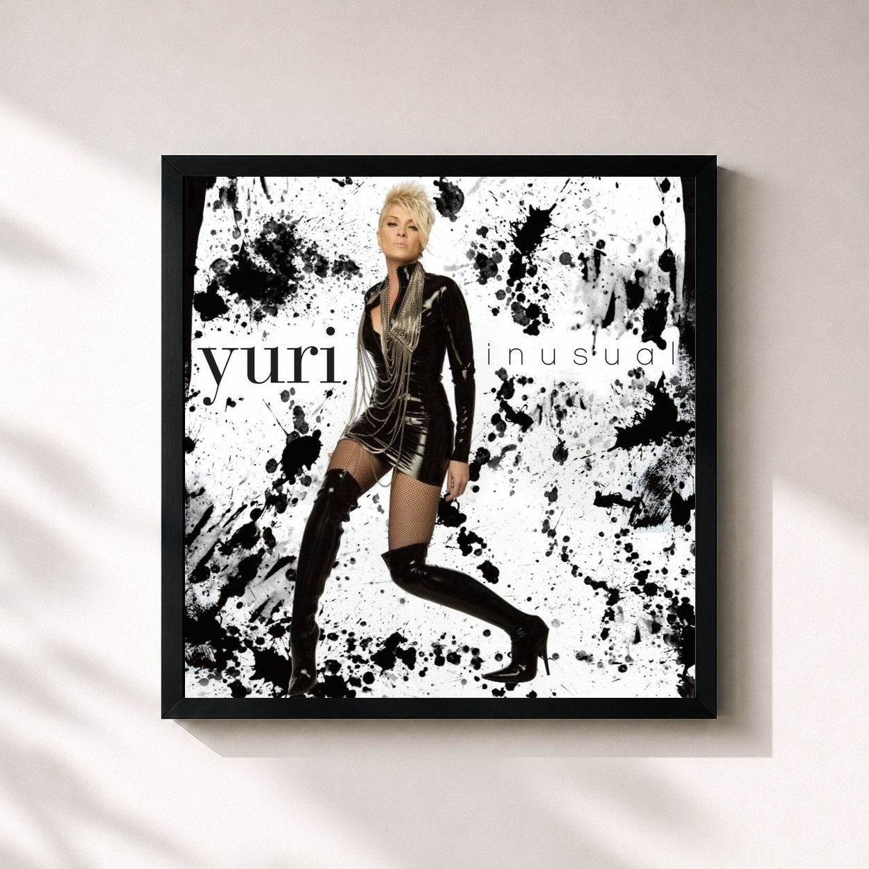#noir Tableau carré de l'album Inusual (Album Electronico) de Yuri, cadre noir 32x32 cm