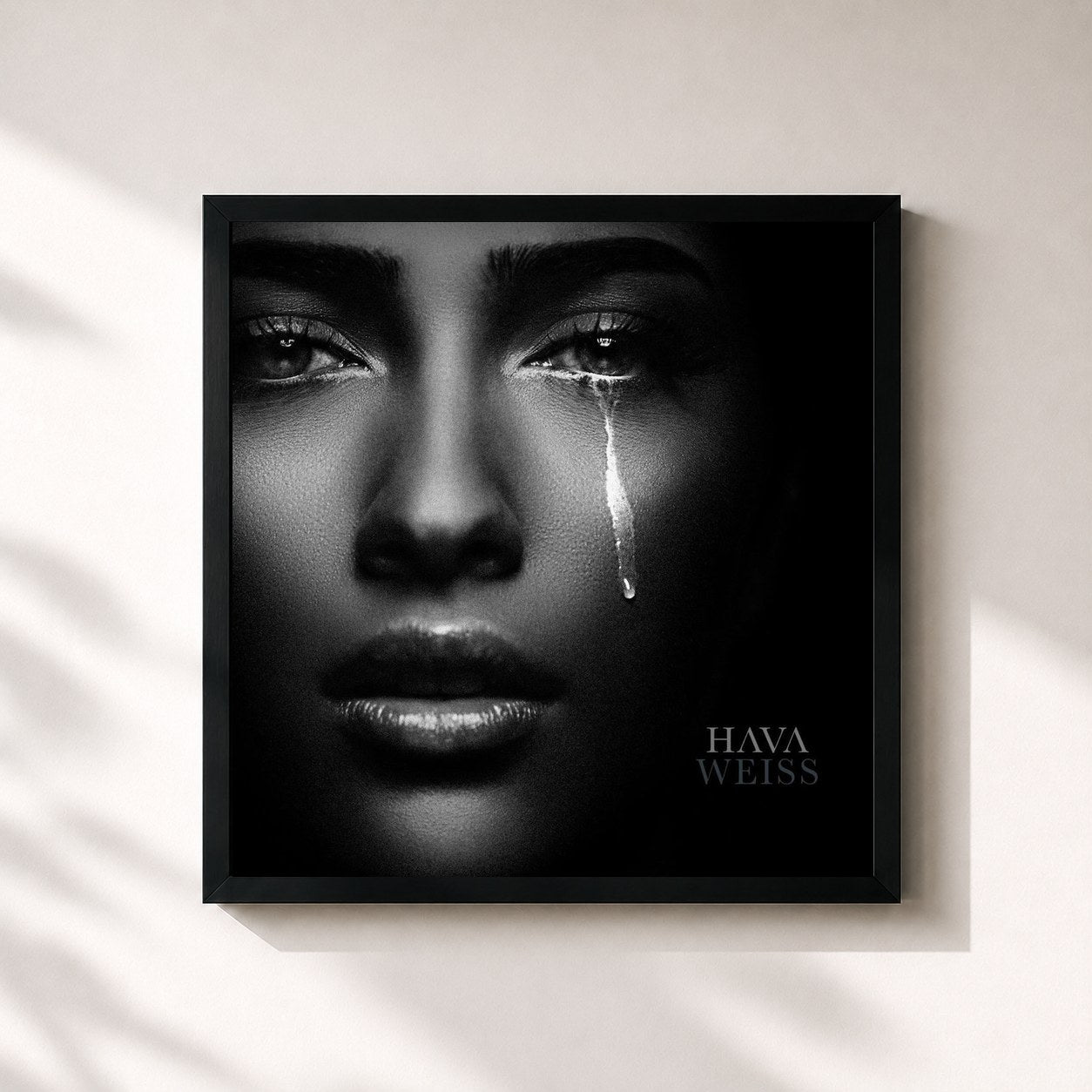 #noir Tableau carré de l'album Weiss de Hava, cadre noir 32x32 cm