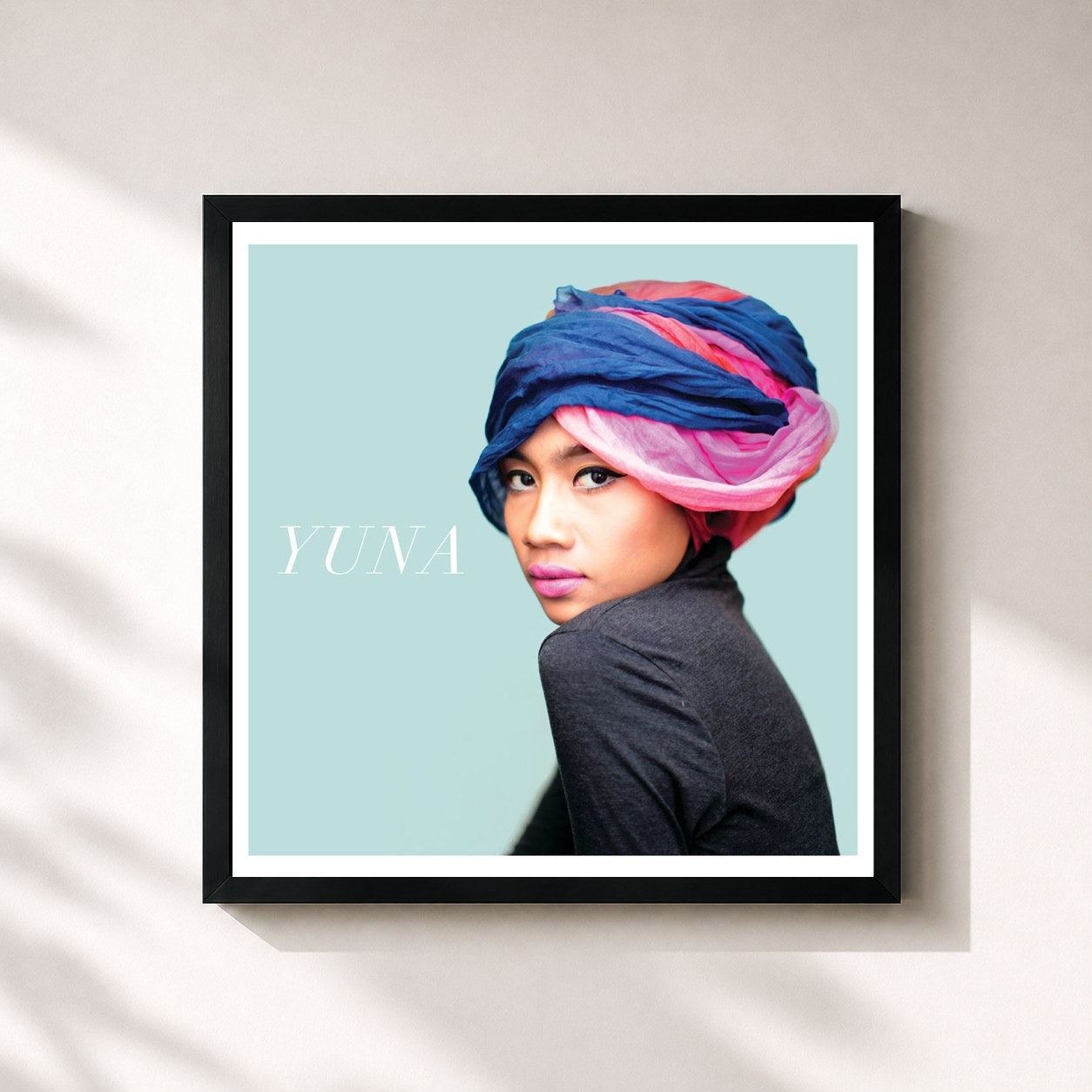 #noir Tableau carré de l'album Yuna de Yuna, cadre noir 32x32 cm