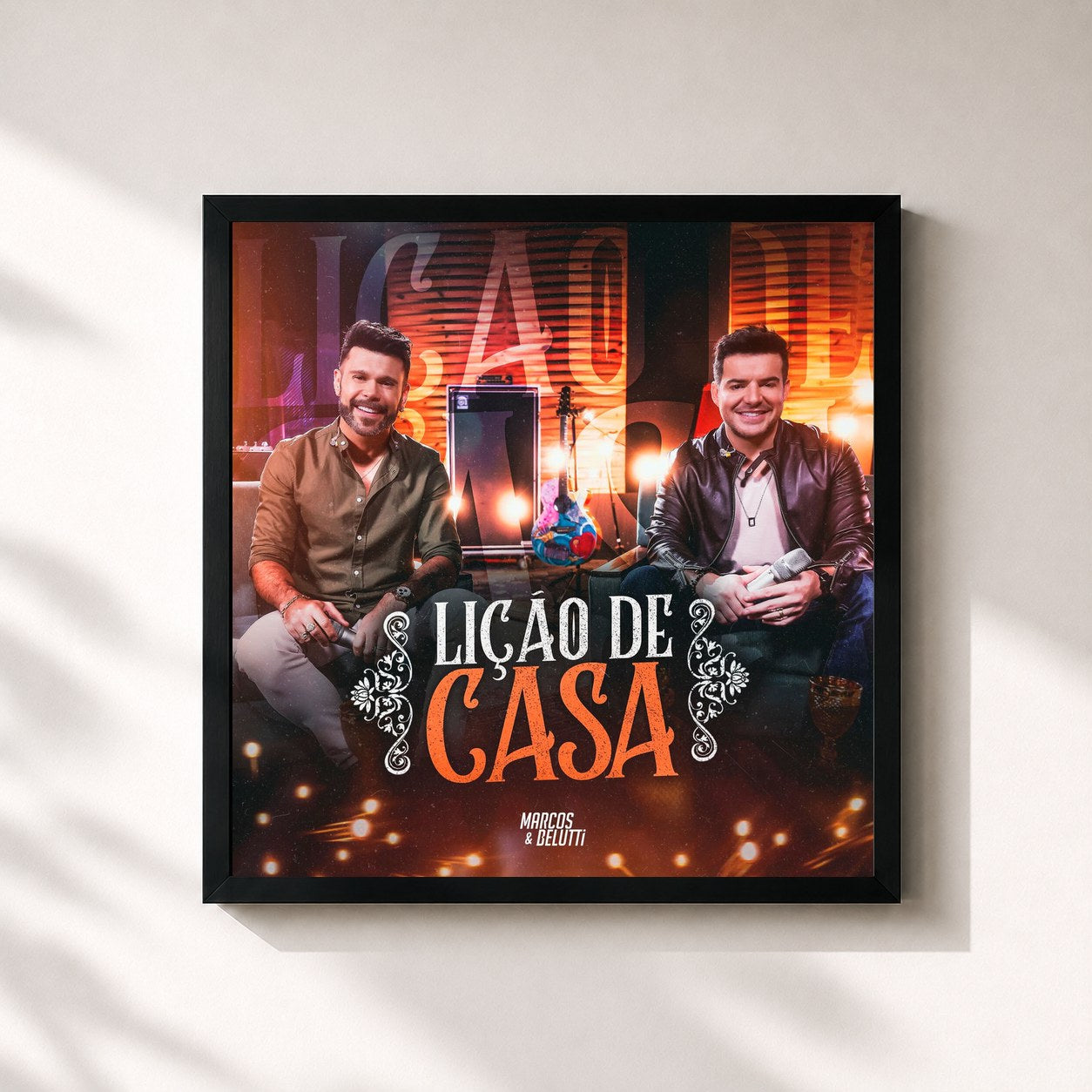 #noir Tableau carré de l'album Lição de Casa de Marcos & Belutti, cadre noir 32x32 cm