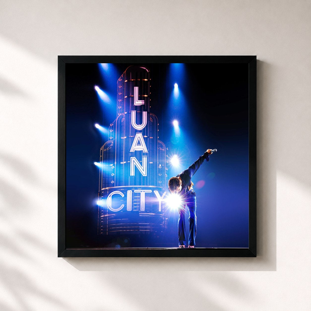 #noir Tableau carré de l'album LUAN CITY DELUXE de Luan Santana, cadre noir 32x32 cm