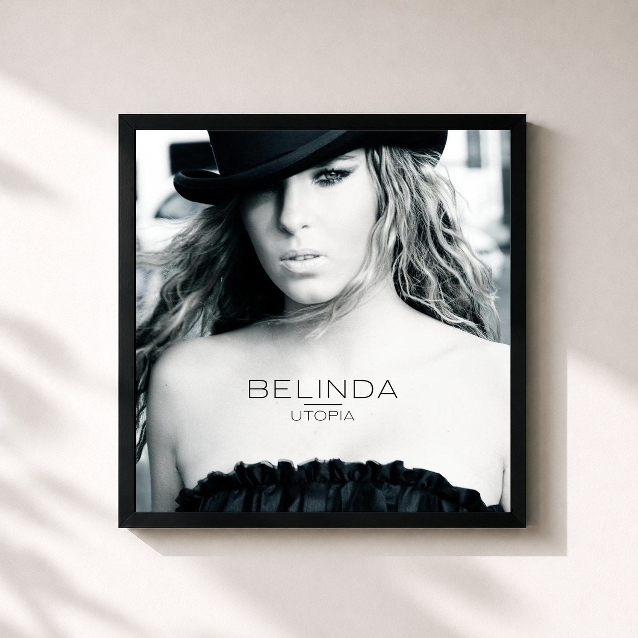 #noir Tableau carré de l'album Utopia de Belinda, cadre noir 32x32 cm