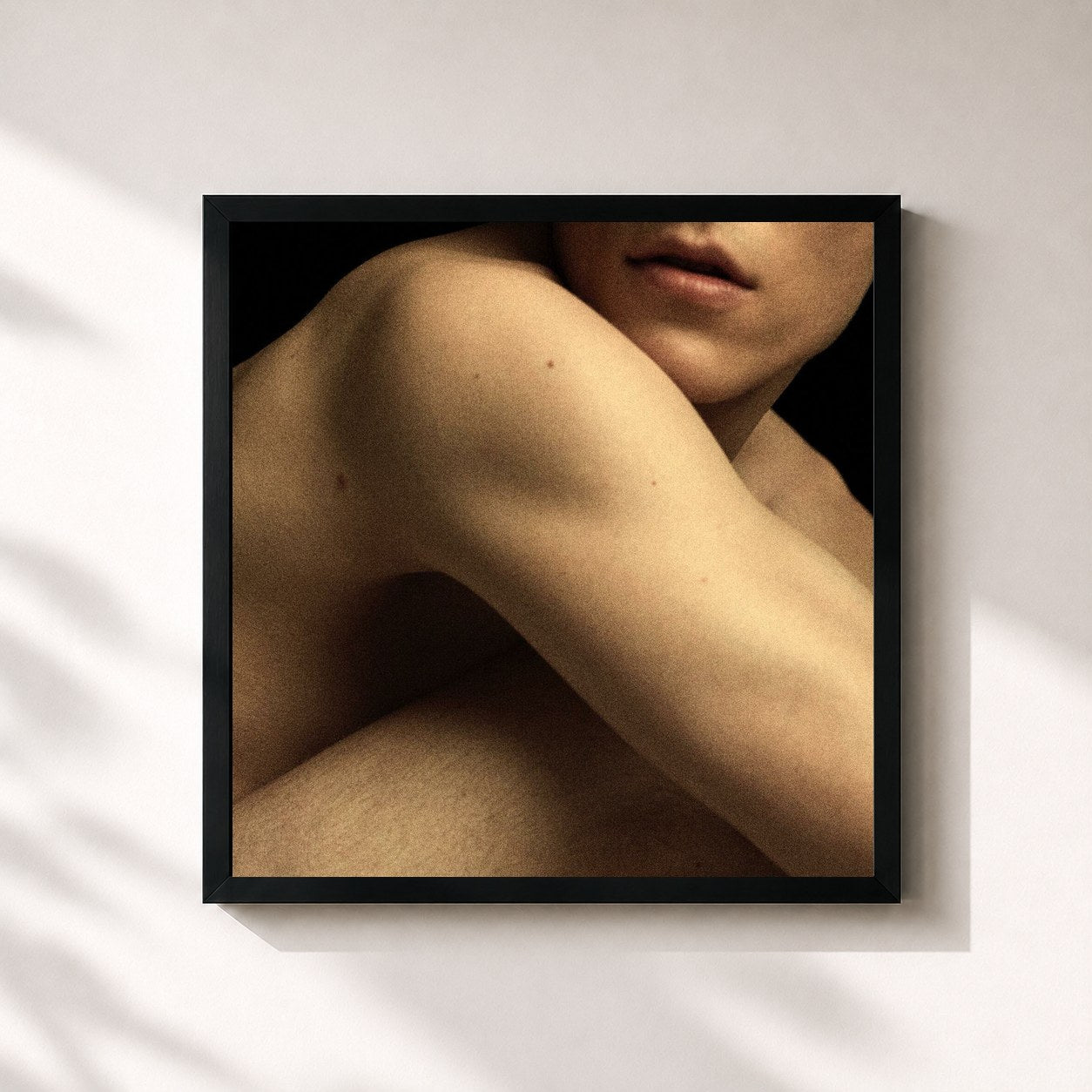 #noir Tableau carré de l'album Addictocrate* de Loïc Nottet, cadre noir 32x32 cm