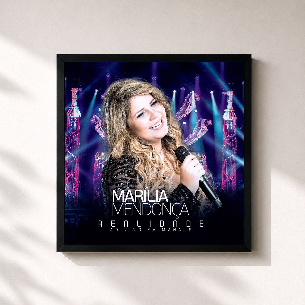 #noir Tableau carré de l'album Realidade (Ao Vivo Em Manaus) de Marília Mendonça, cadre noir 32x32 cm