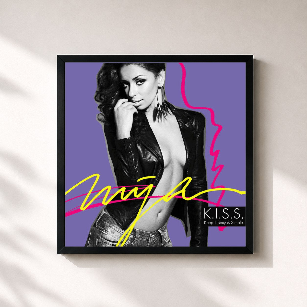 #noir Tableau carré de l'album K.I.S.S. (Keep It Sexy & Simple) de Mýa, cadre noir 32x32 cm