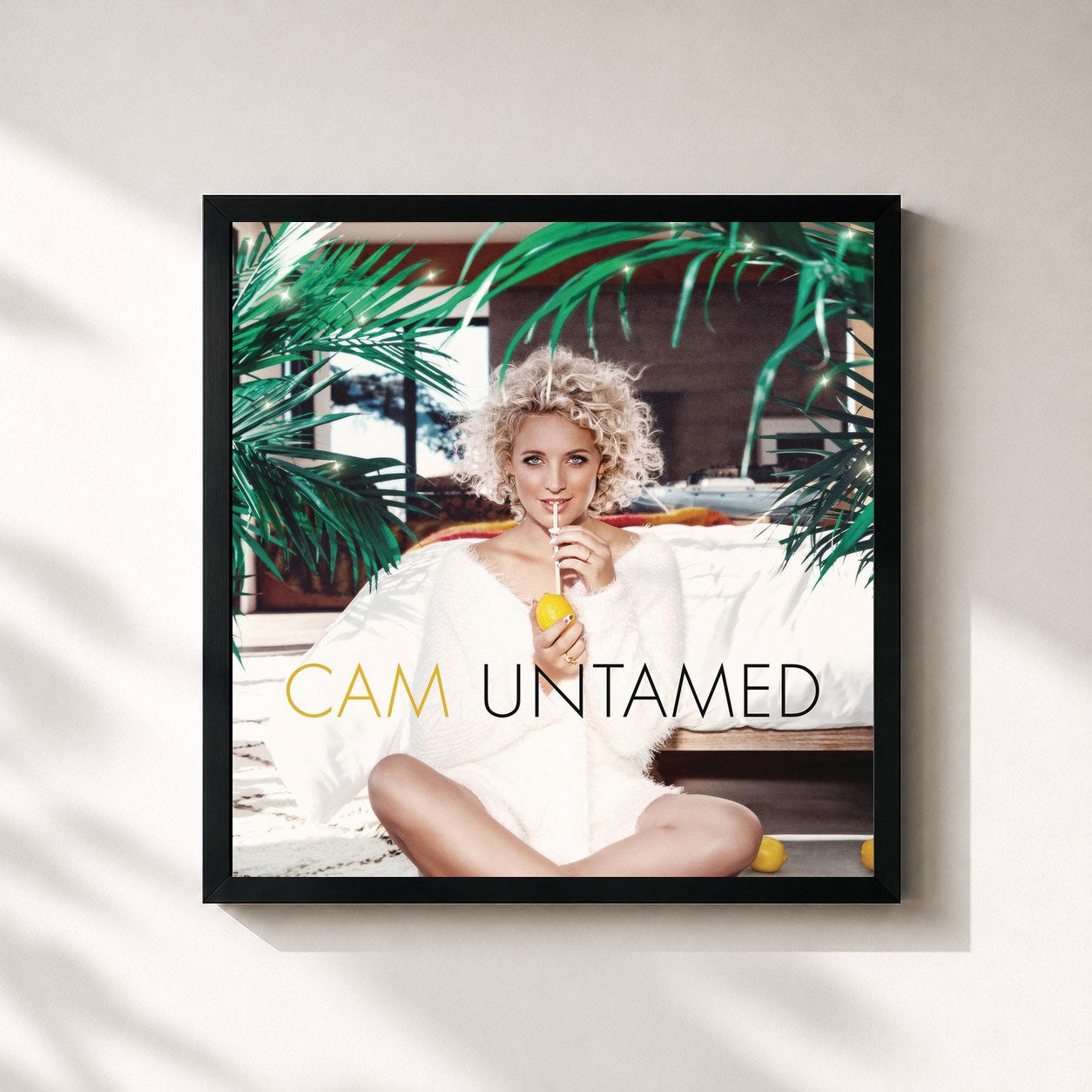 #noir Tableau carré de l'album Untamed de Cam, cadre noir 32x32 cm