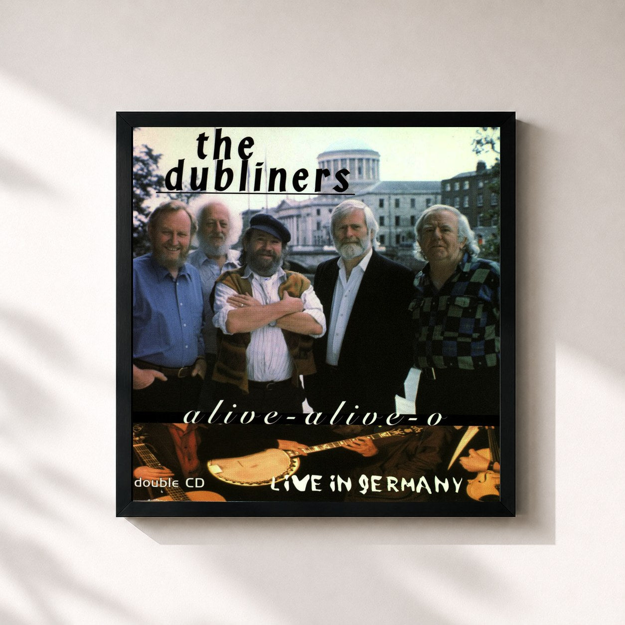 #noir Tableau carré de l'album Alive Alive O de The Dubliners, cadre noir 32x32 cm