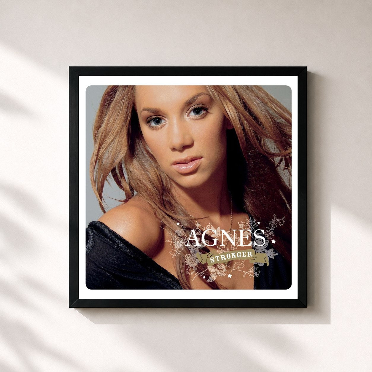 #noir Tableau carré de l'album Stronger de Agnes, cadre noir 32x32 cm