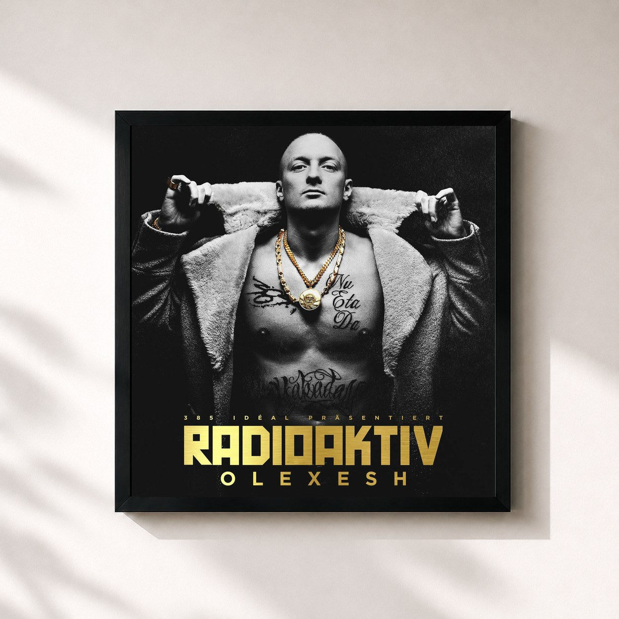 #noir Tableau carré de l'album Radioaktiv de Olexesh, cadre noir 32x32 cm