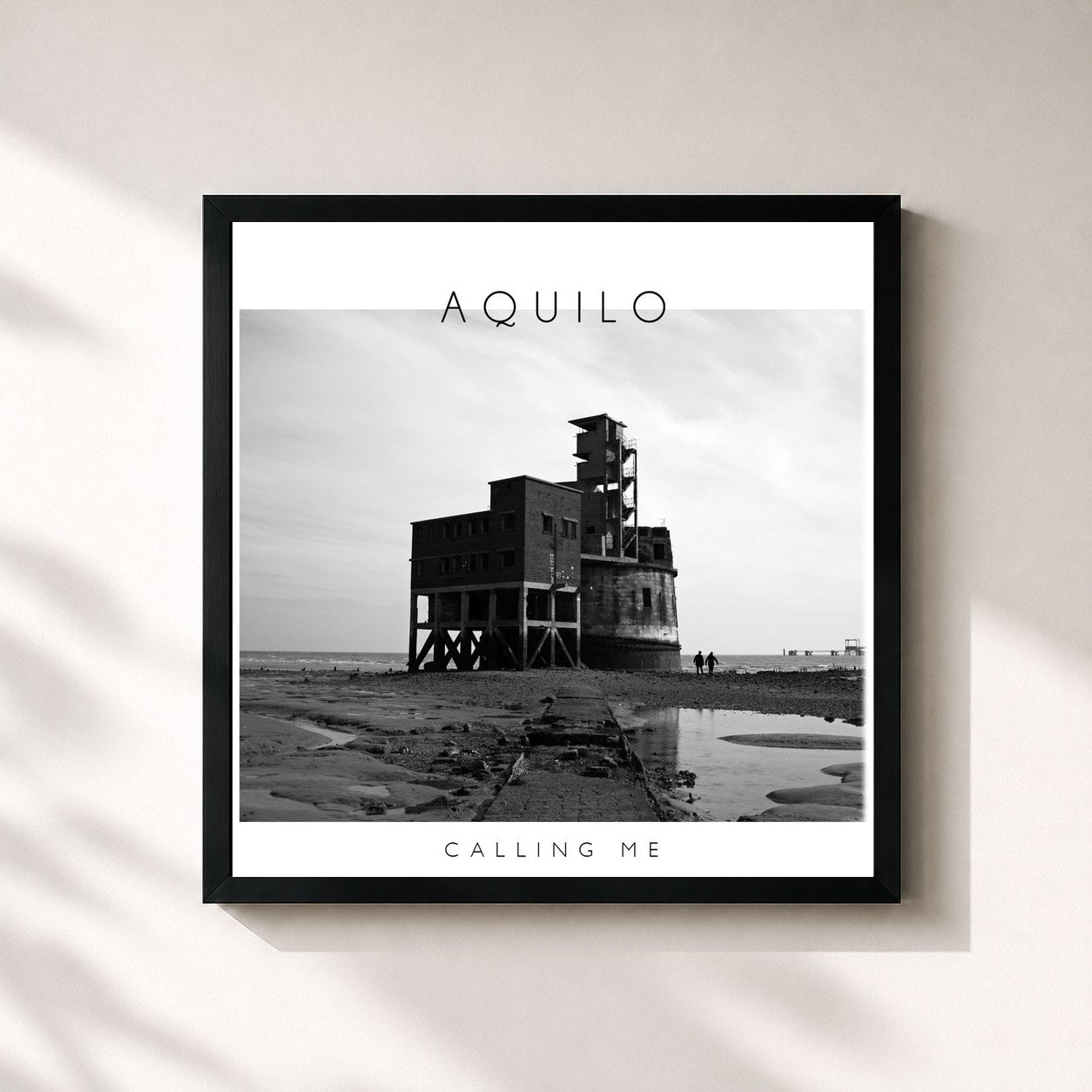 #noir Tableau carré de l'album Calling Me de Aquilo, cadre noir 32x32 cm