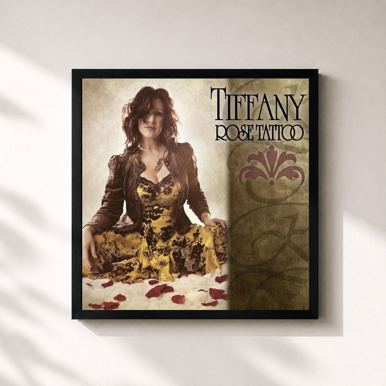 #noir Tableau carré de l'album Rose Tattoo de Tiffany, cadre noir 32x32 cm