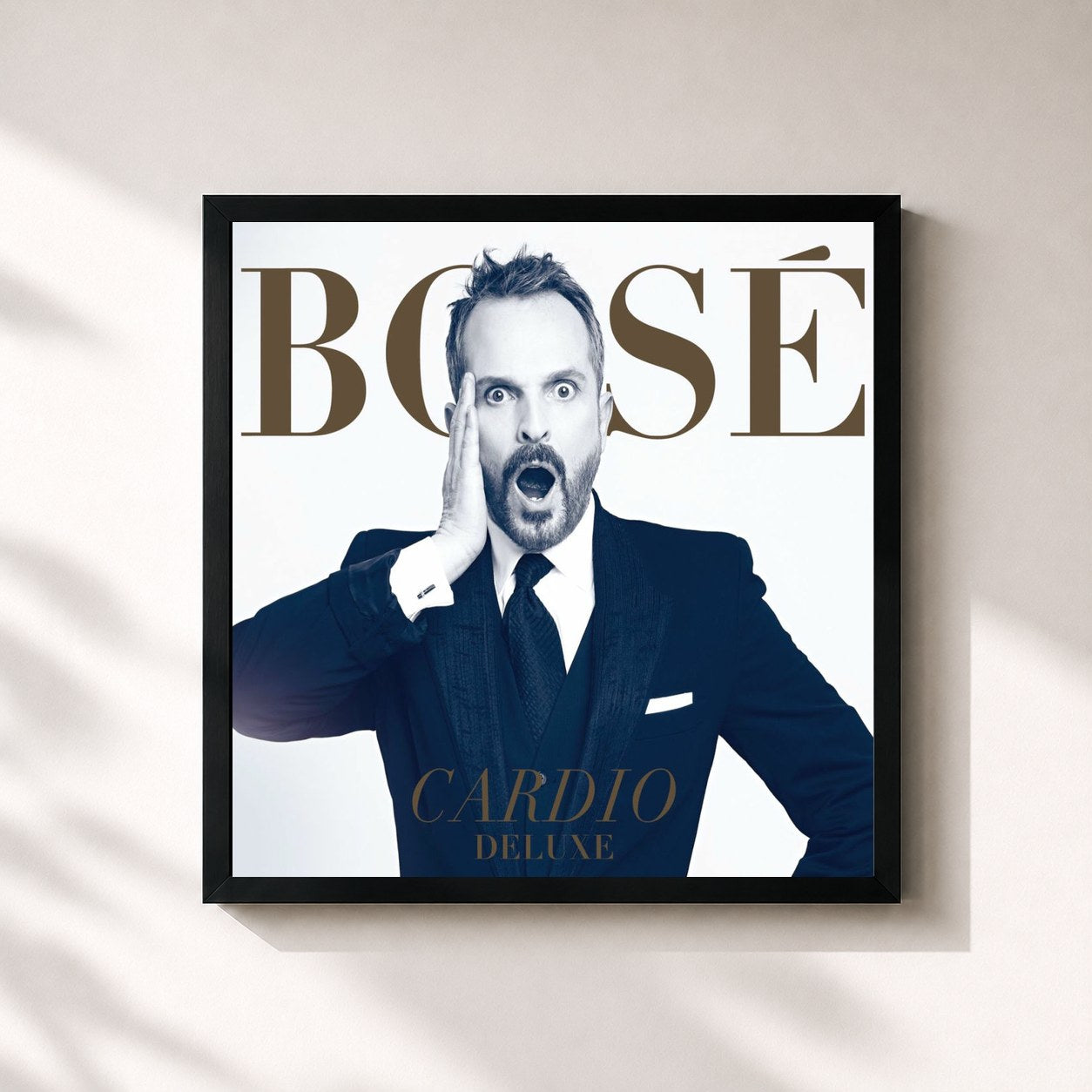 #noir Tableau carré de l'album Cardio Deluxe de Miguel Bosé, cadre noir 32x32 cm