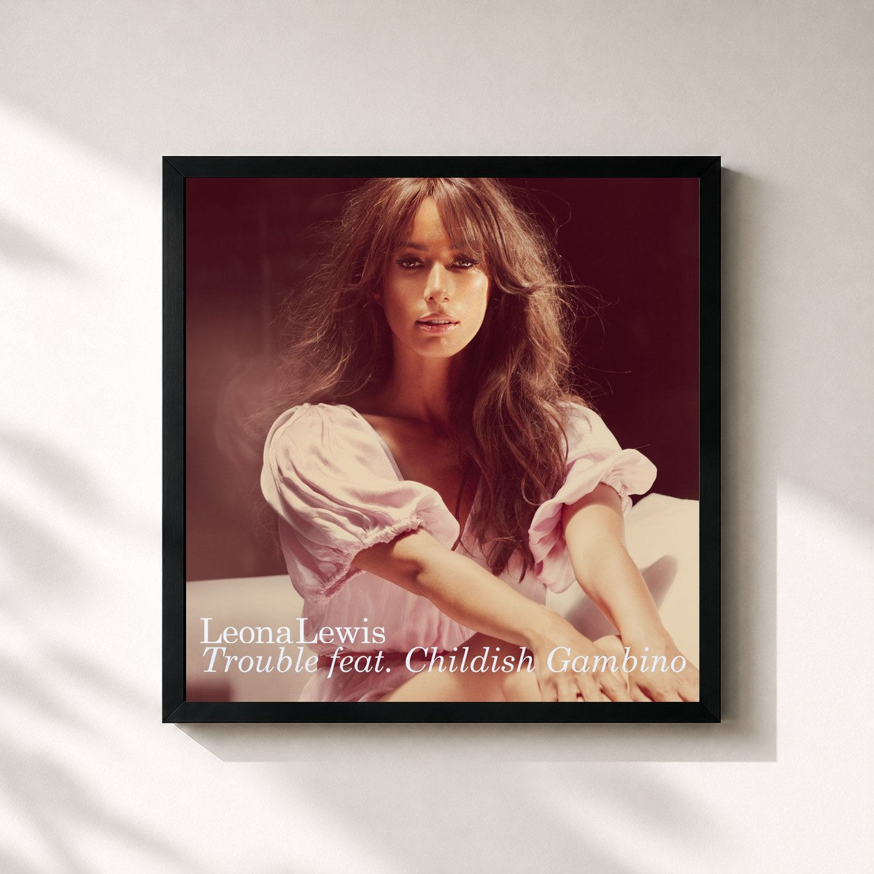 #noir Tableau carré de l'album Trouble (feat. Childish Gambino) de Leona Lewis, cadre noir 32x32 cm