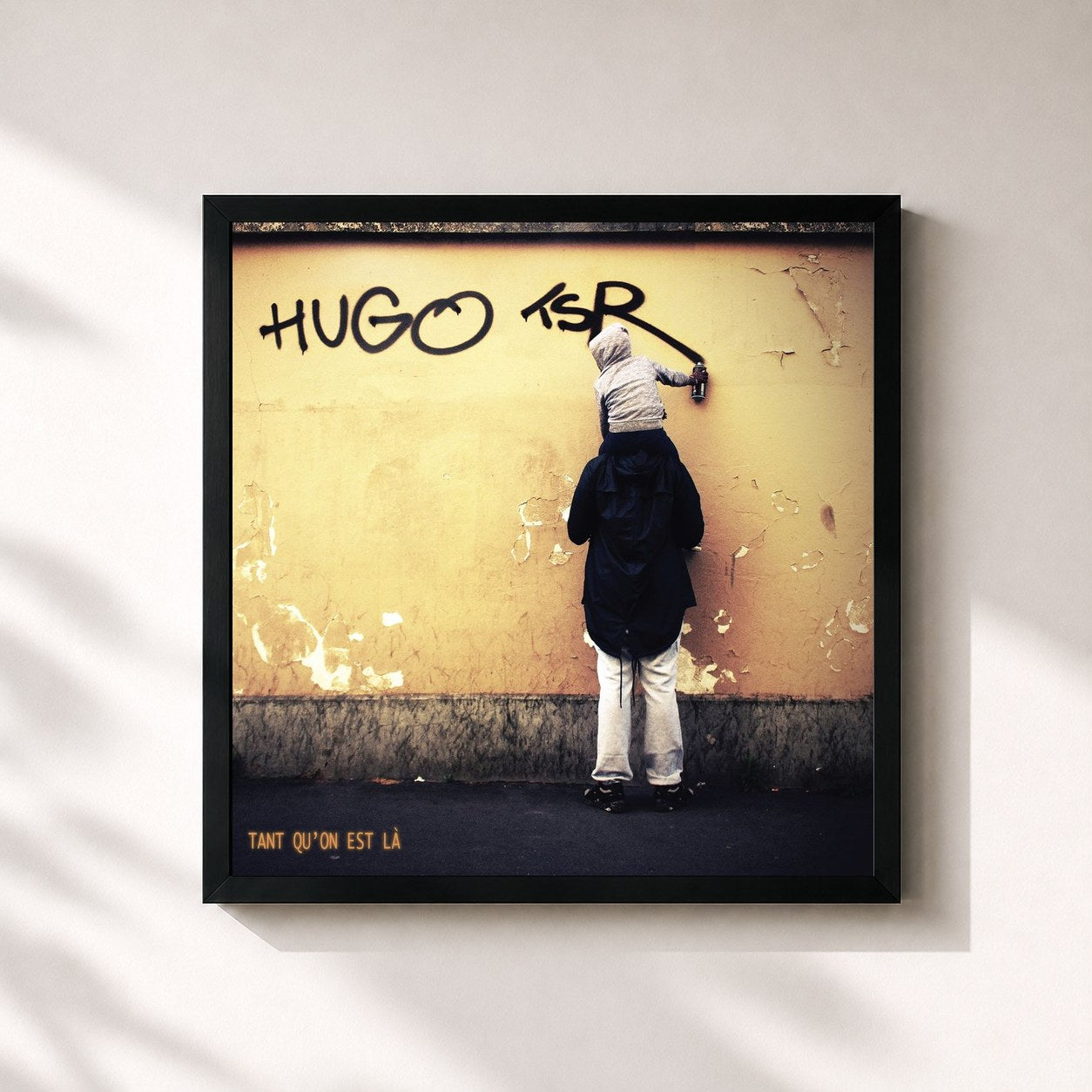 #noir Tableau carré de l'album Tant qu'on est là de Hugo TSR, cadre noir 32x32 cm