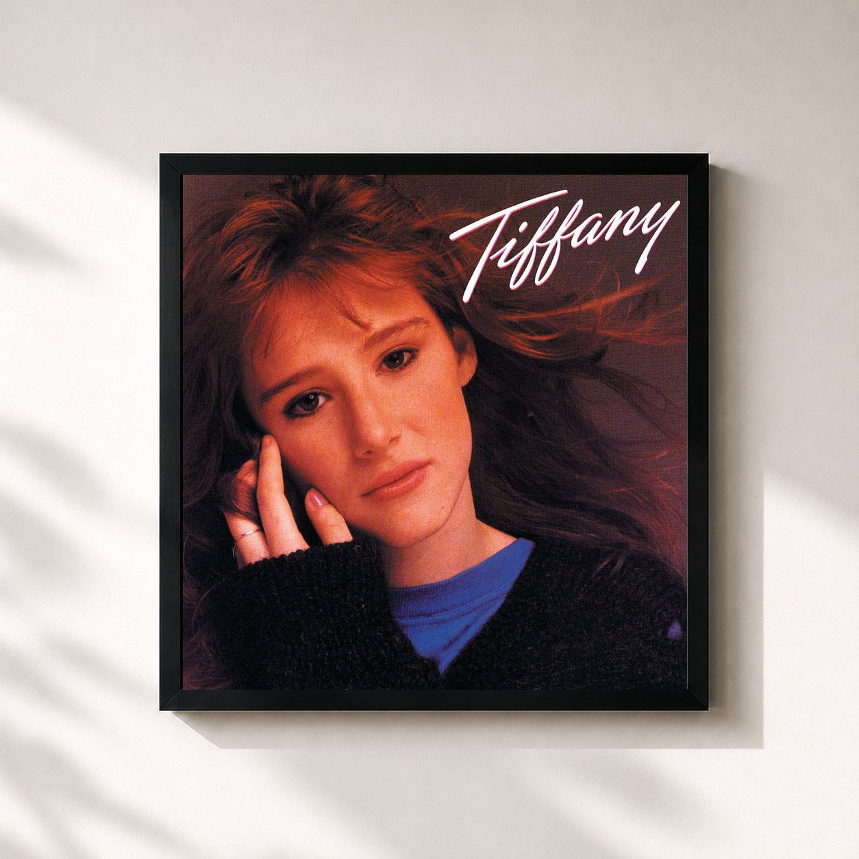 #noir Tableau carré de l'album Tiffany de Tiffany, cadre noir 32x32 cm