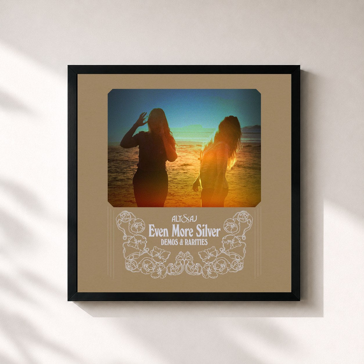 #noir Tableau carré de l'album Even More Silver de Aly & AJ, cadre noir 32x32 cm
