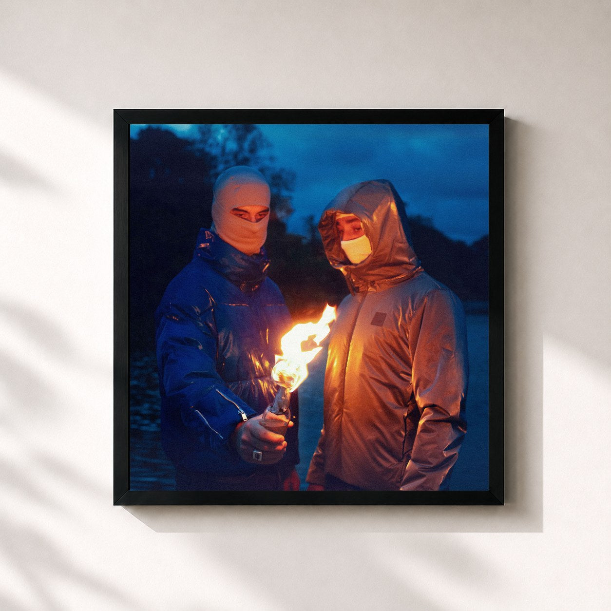 #noir Tableau carré de l'album Blizzard de An'Om, cadre noir 32x32 cm