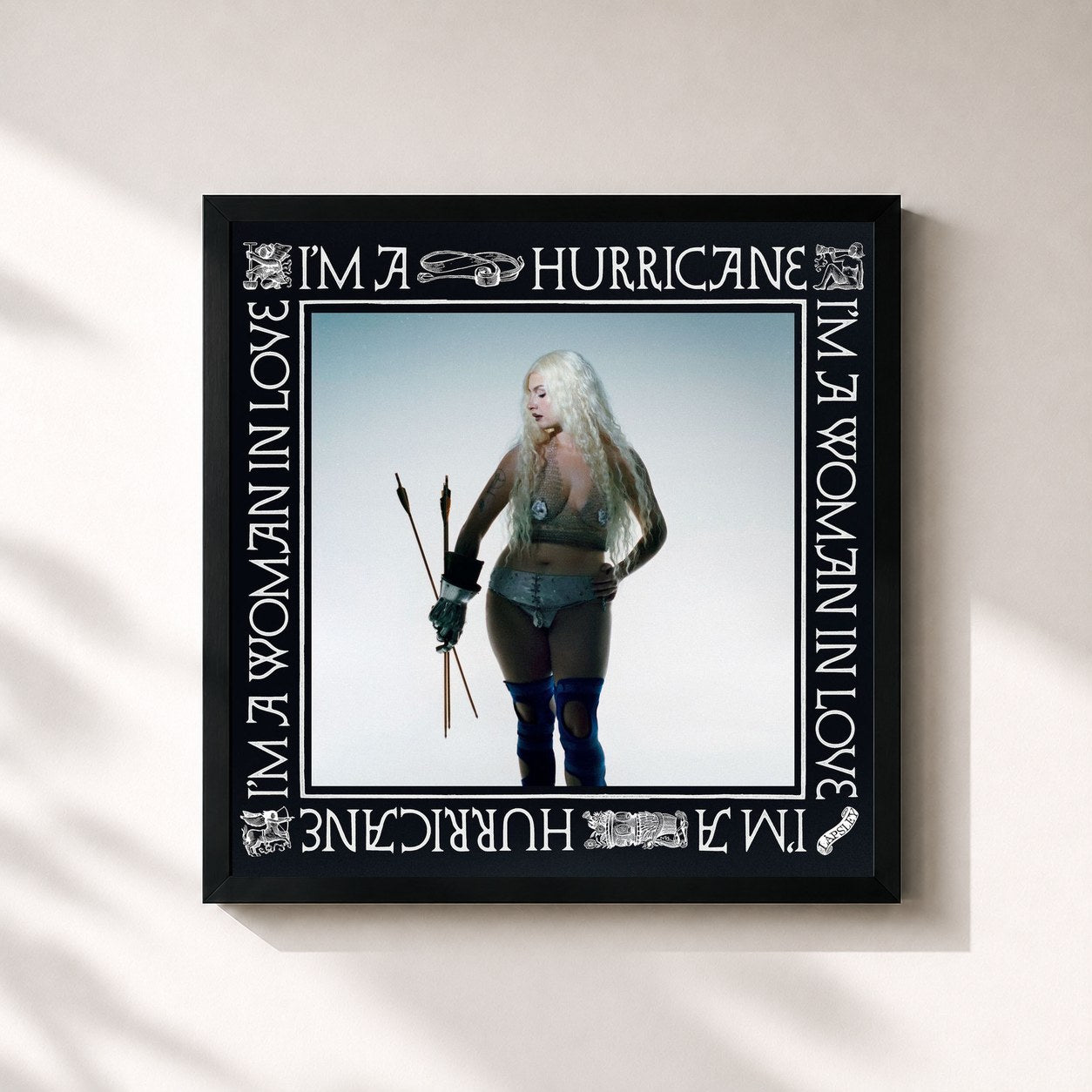 #noir Tableau carré de l'album I'M A HURRICANE I'M A WOMAN IN LOVE (DIGITAL DELUXE) de Låpsley, cadre noir 32x32 cm