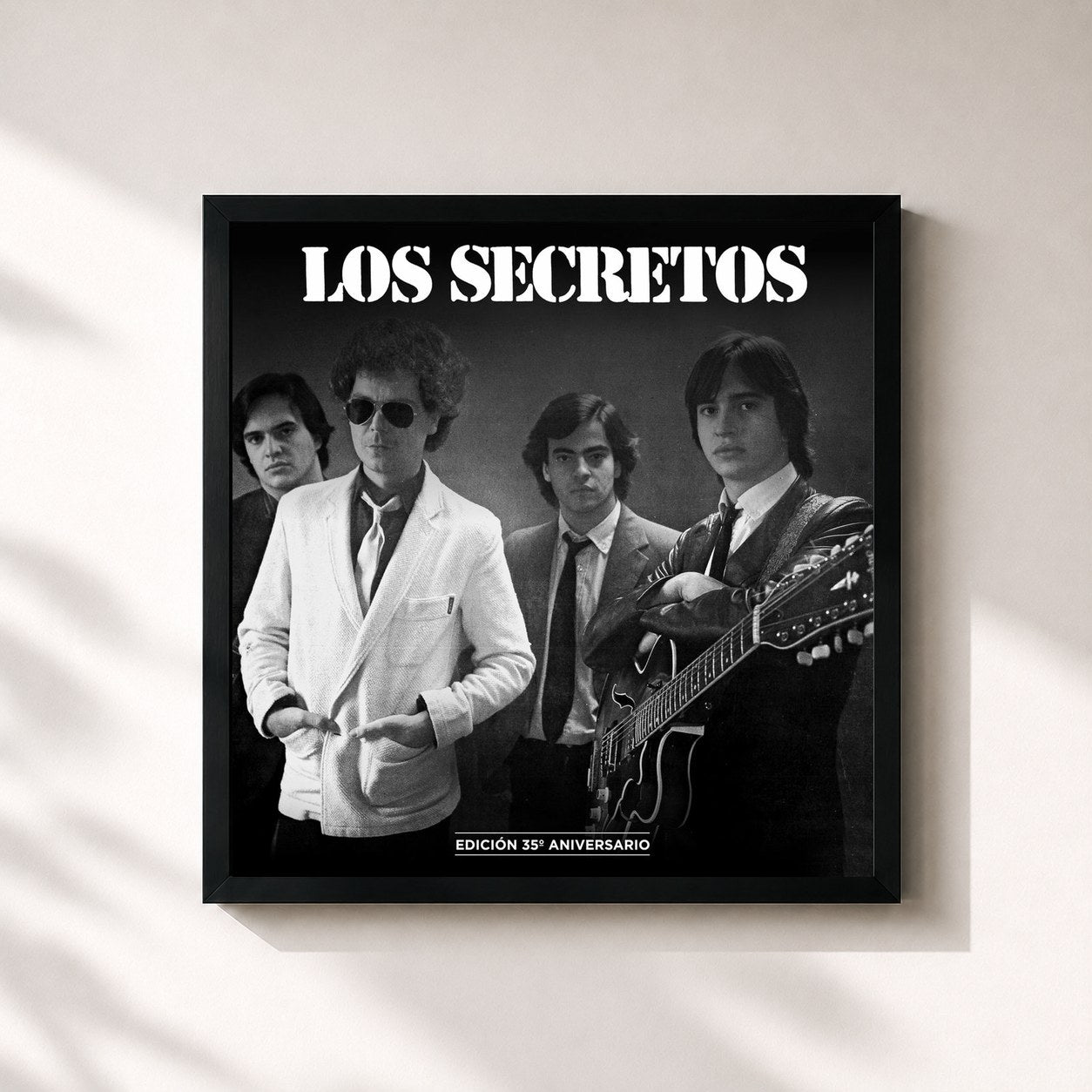 #noir Tableau carré de l'album Los Secretos (Edición 35 Aniversario) de Los Secretos, cadre noir 32x32 cm