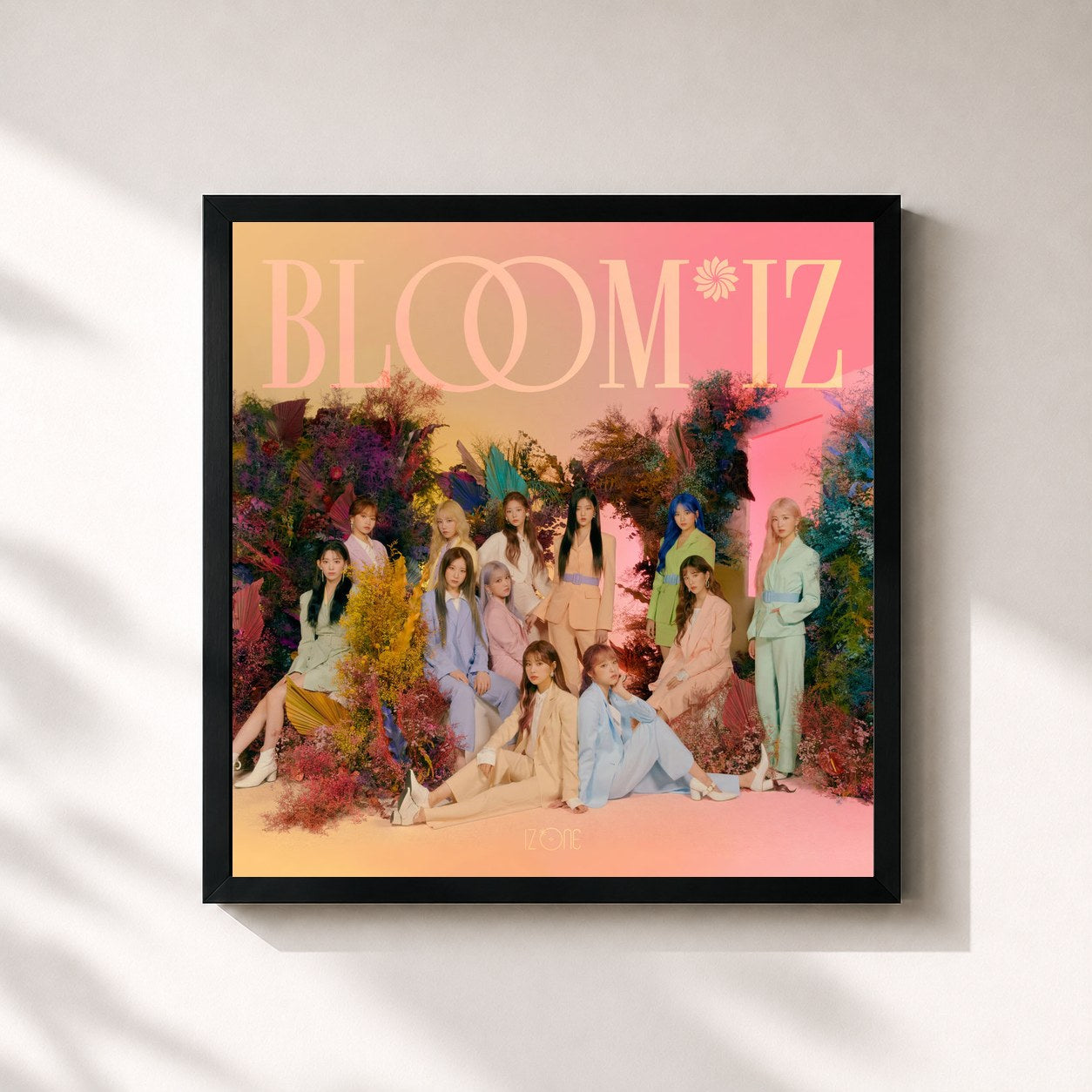#noir Tableau carré de l'album BLOOM*IZ de IZ*ONE, cadre noir 32x32 cm