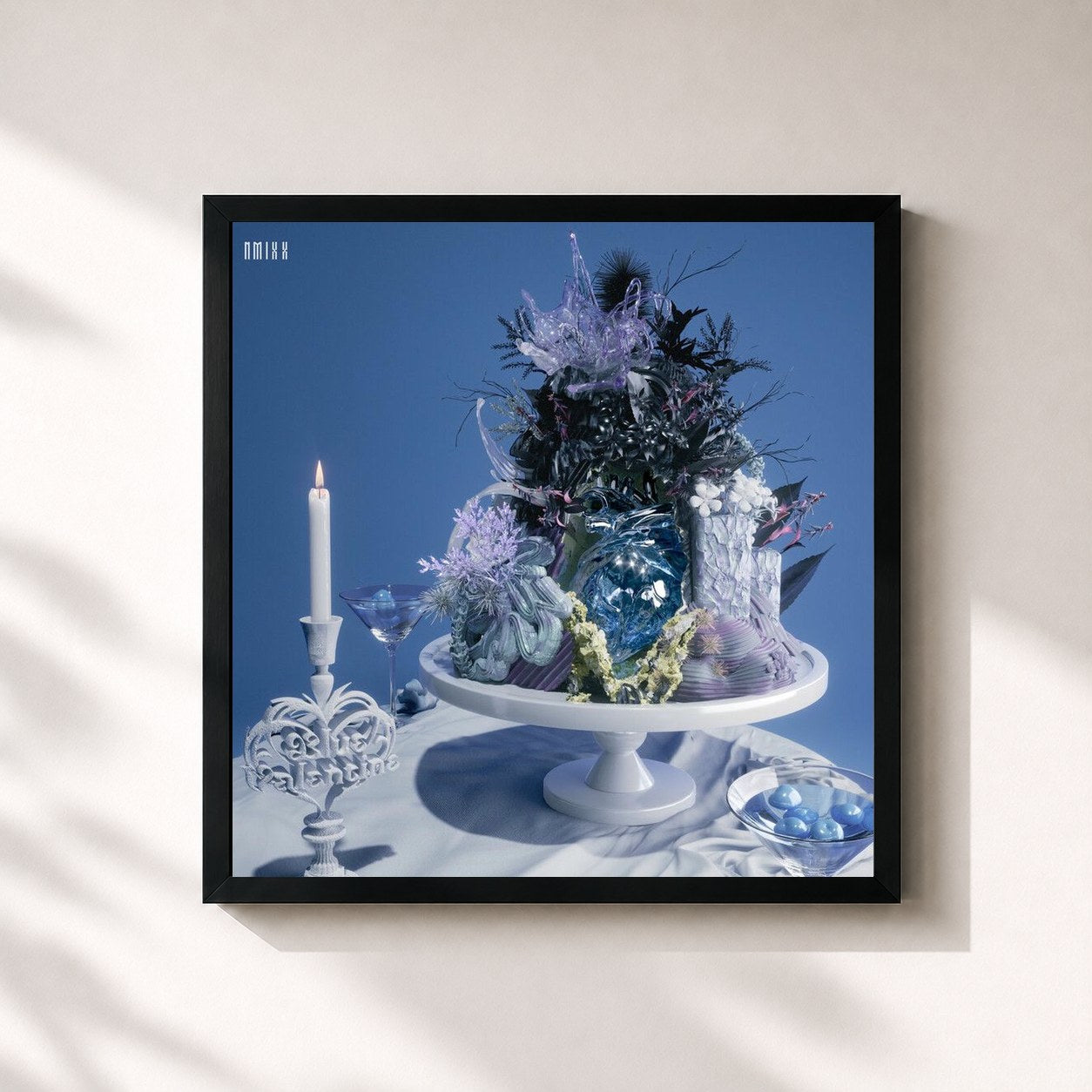 #noir Tableau carré de l'album Blue Valentine de NMIXX, cadre noir 32x32 cm
