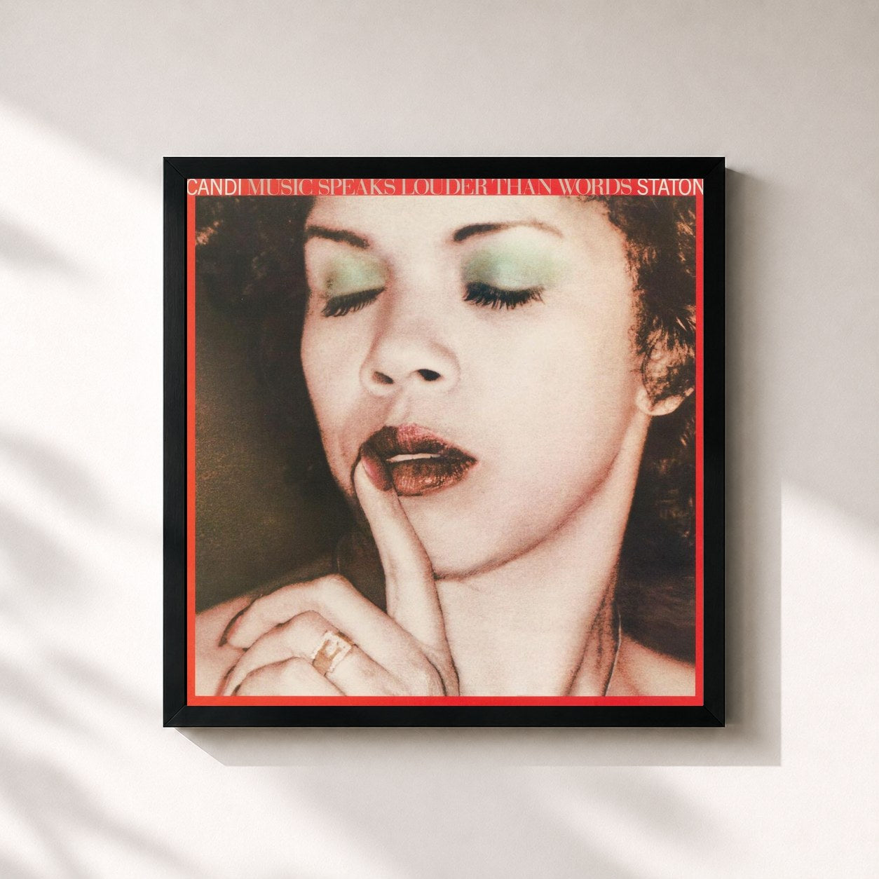 #noir Tableau carré de l'album Music Speaks Louder Than Words de Candi Staton, cadre noir 32x32 cm